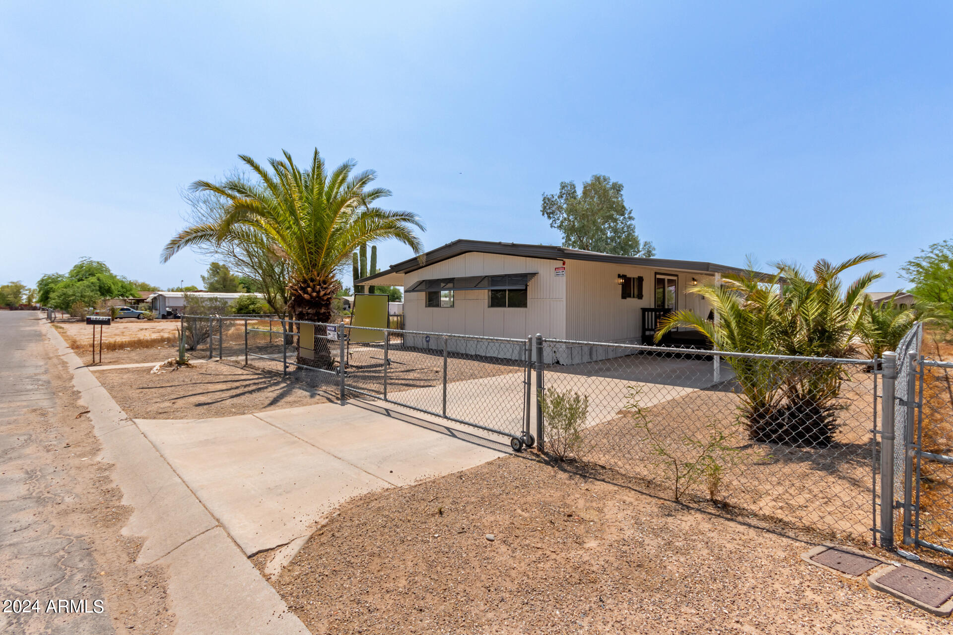 Photo 5 of 26 of 18739 W PALM Avenue mobile home