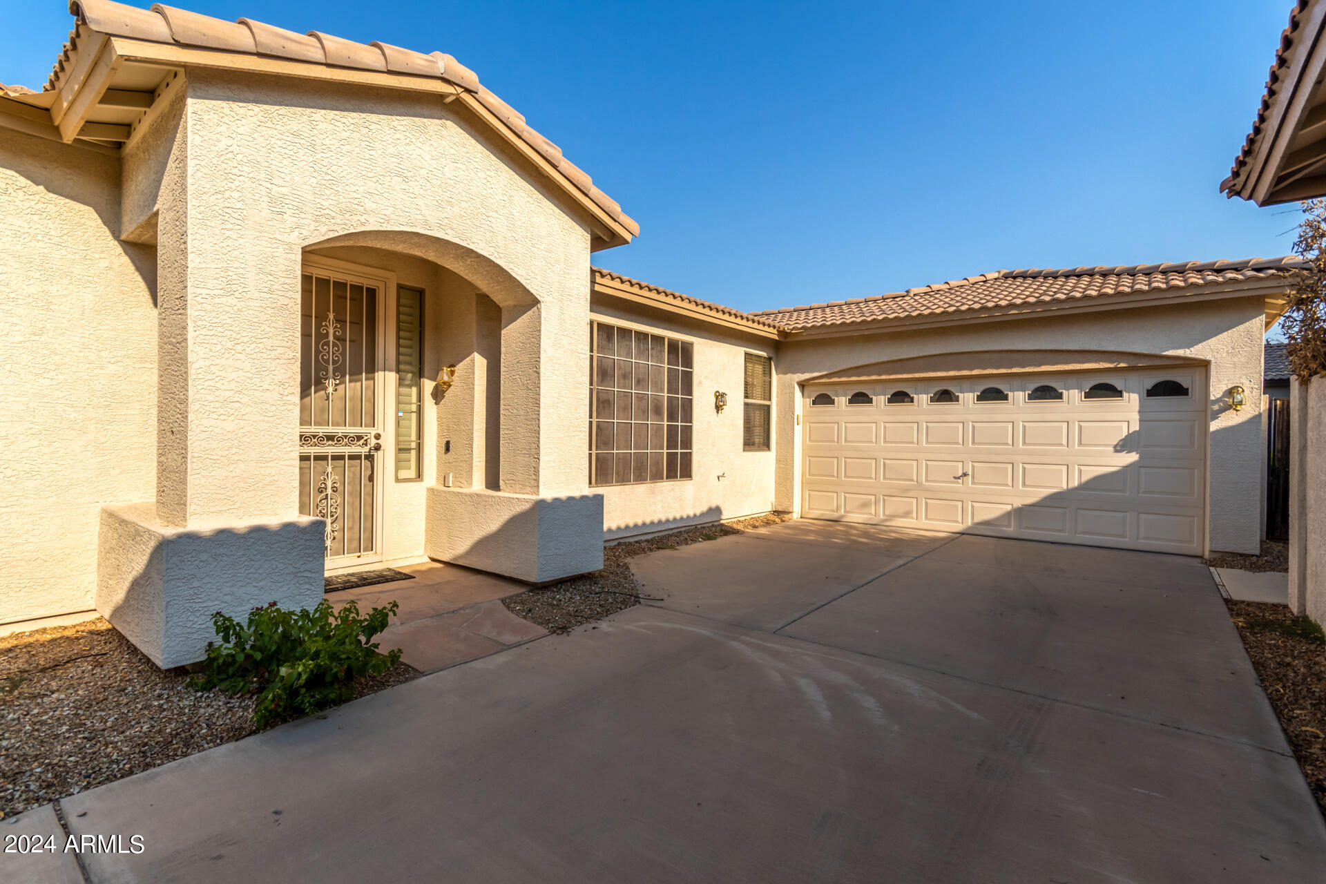 Photo 5 of 38 of 181 W BEECHNUT Place house