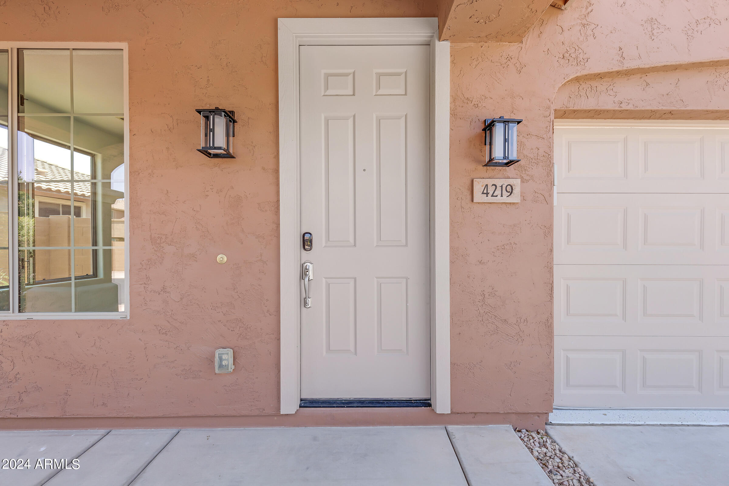 Photo 4 of 30 of 4219 E DESERT SANDS Place house