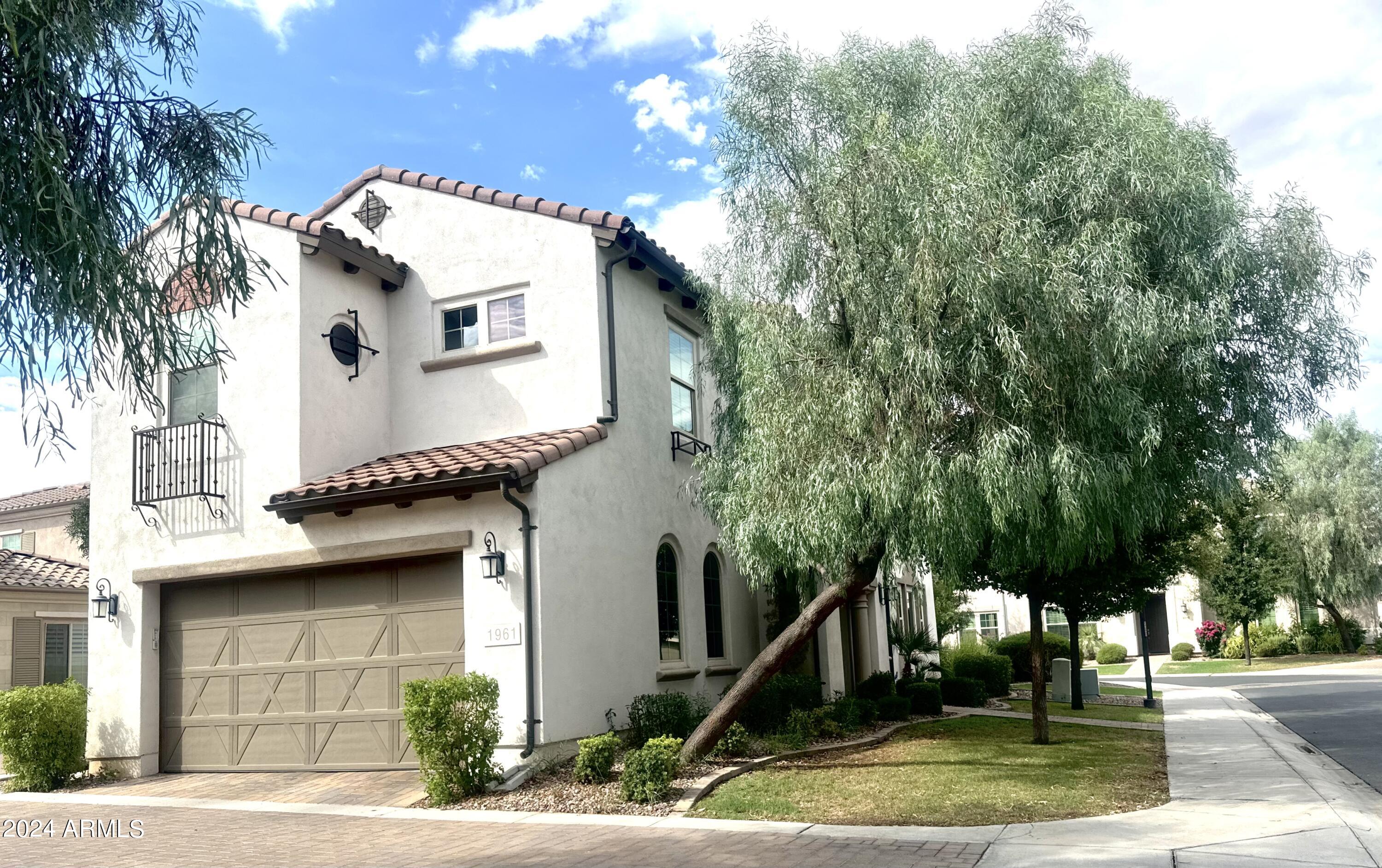 Photo 1 of 10 of 1961 W Yellowstone Way house