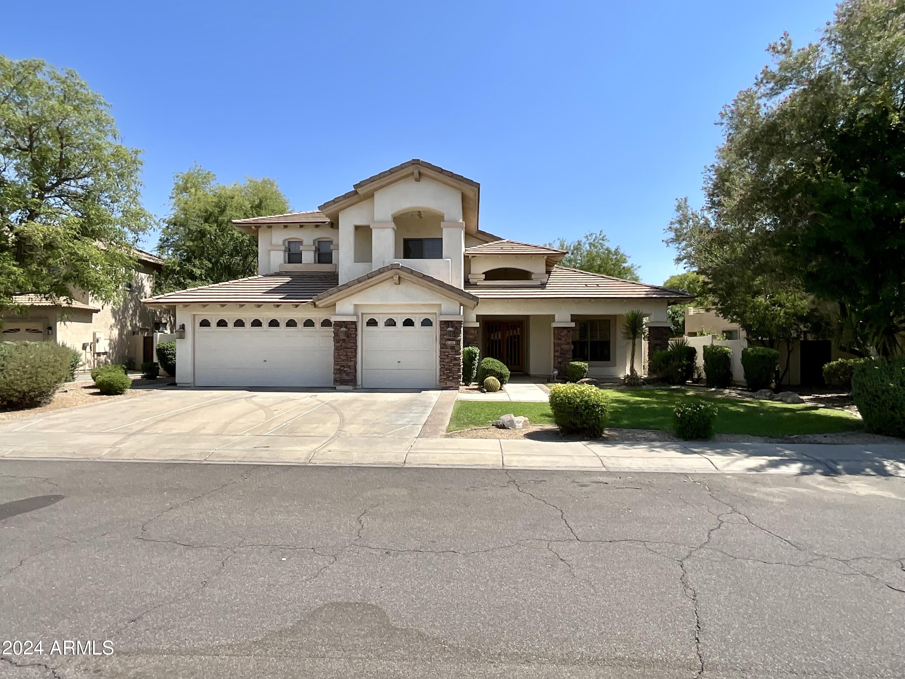 Photo 5 of 14 of 1707 E CAROB Drive house