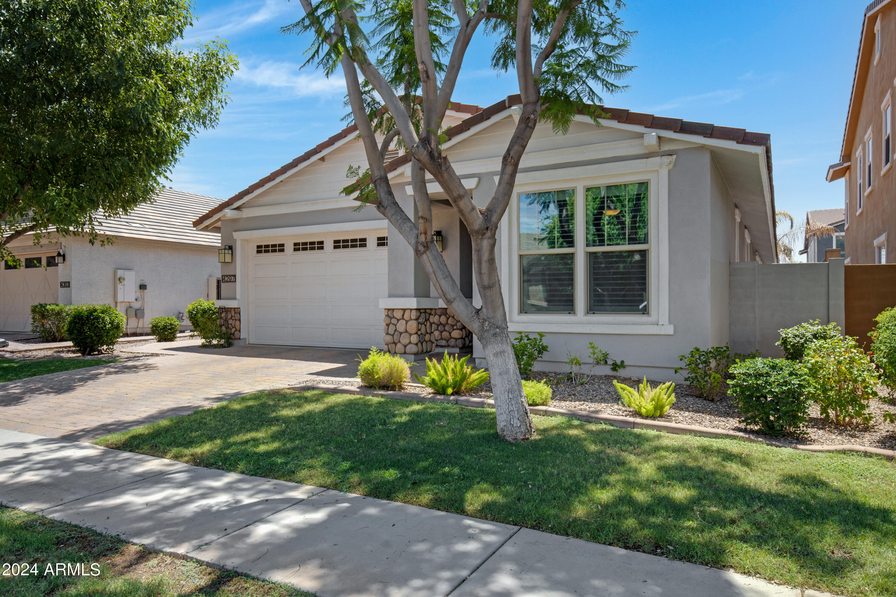 Photo 4 of 61 of 4297 E MESQUITE Street house