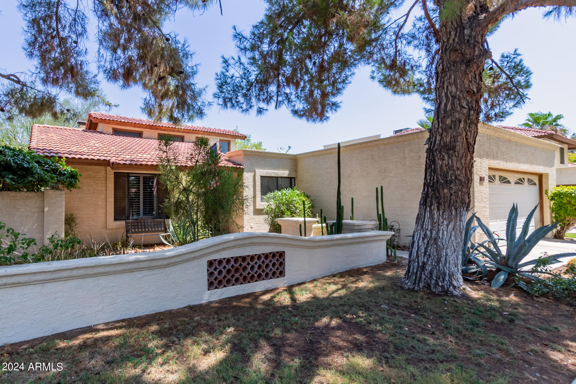 Photo 3 of 28 of 250 E BARBARITA Avenue house