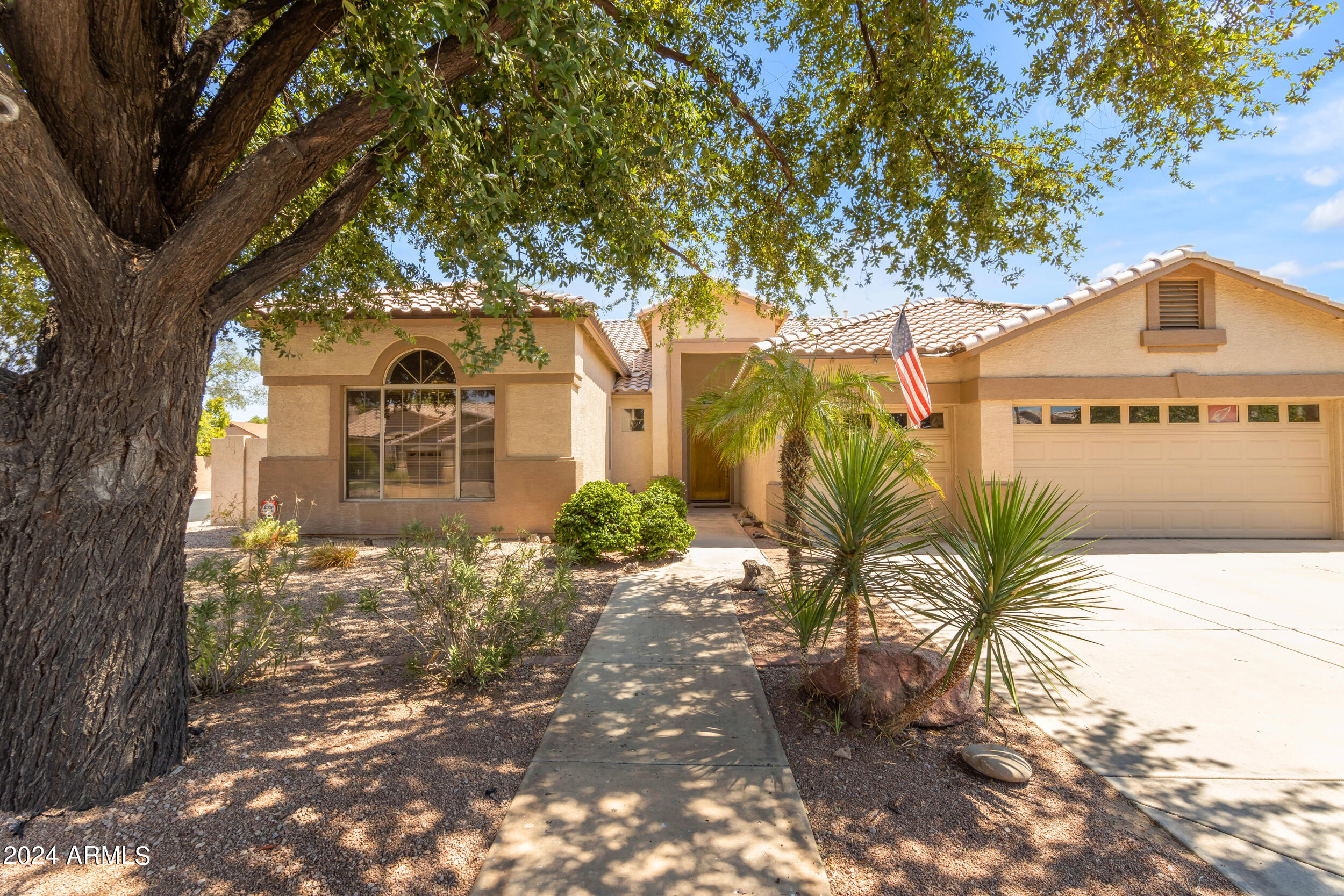 Photo 3 of 41 of 763 W ESTRELLA Drive house