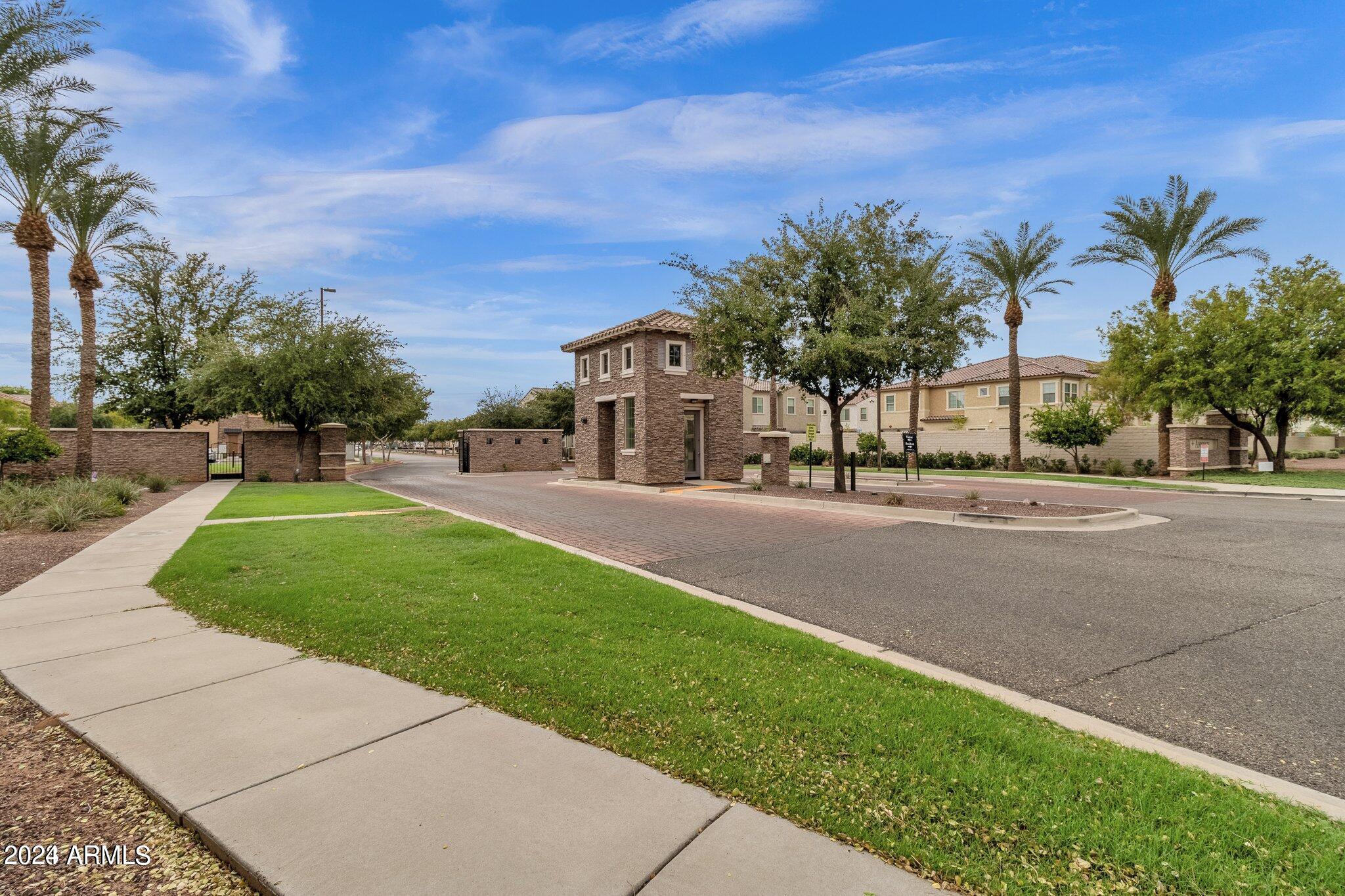 Photo 27 of 42 of 2669 S PEPPERTREE Drive 102 townhome