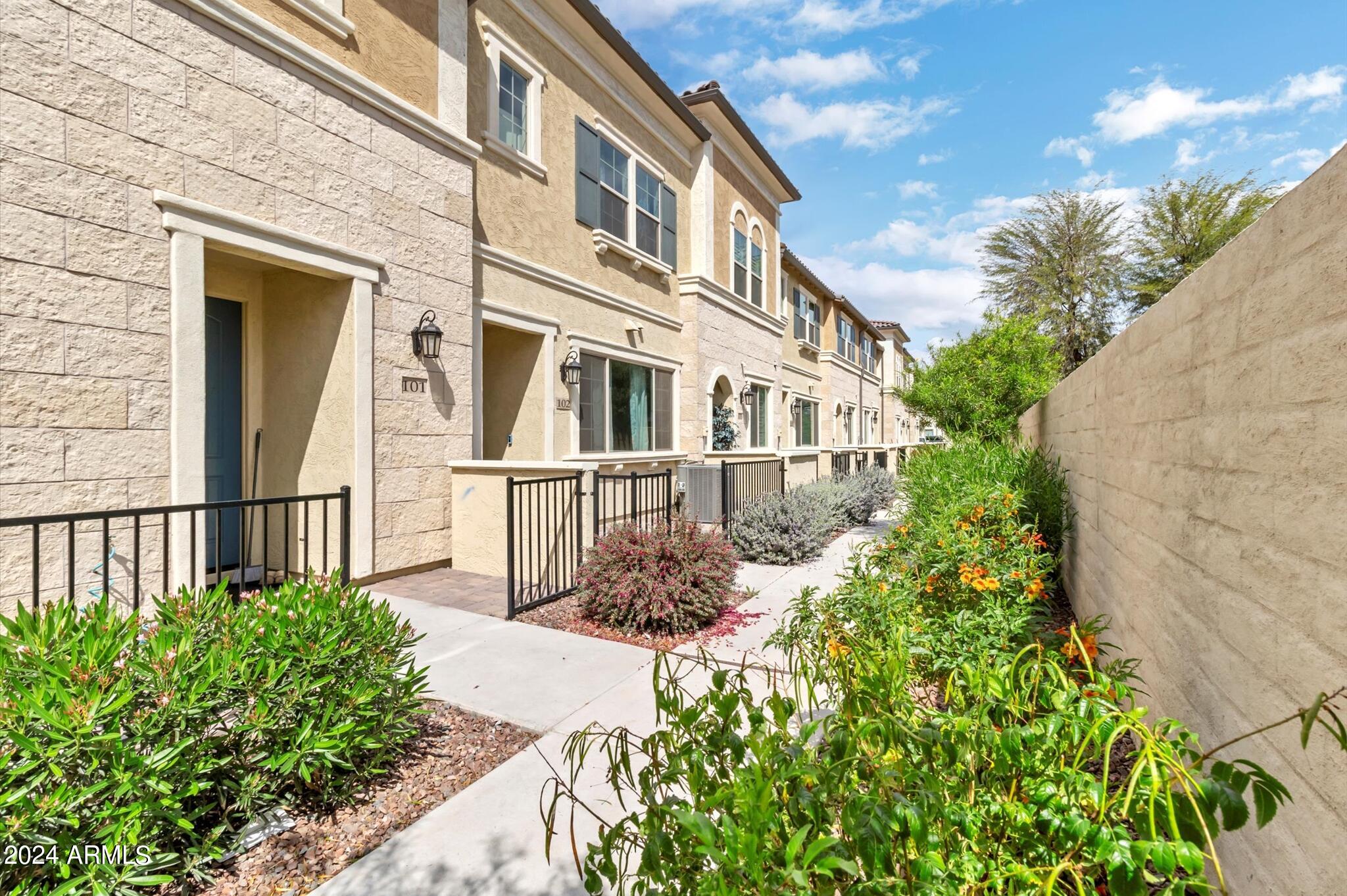 Photo 9 of 42 of 2669 S PEPPERTREE Drive 102 townhome