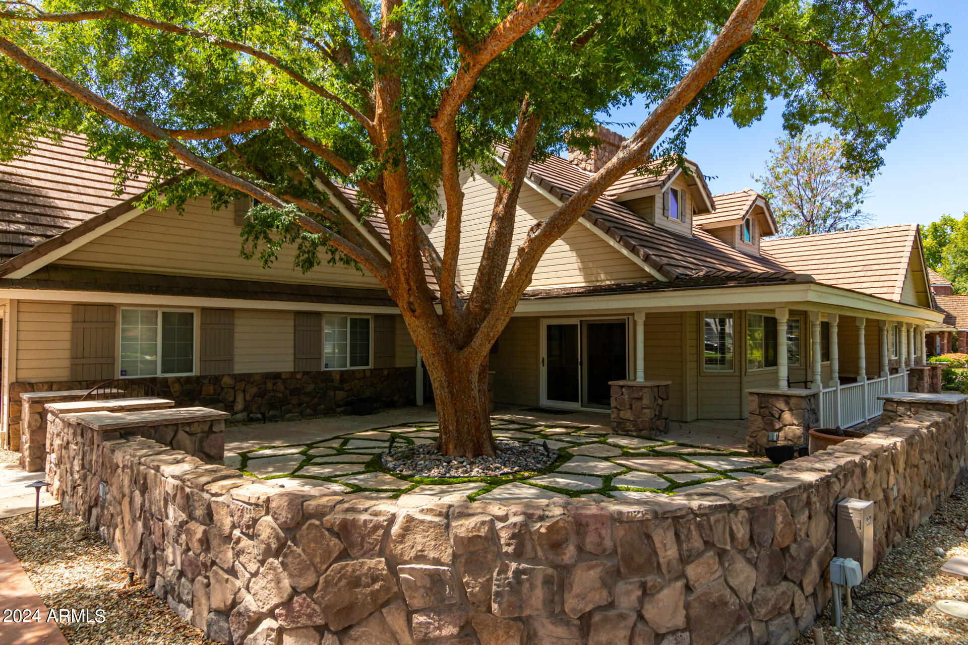 Photo 10 of 59 of 701 E ENCINAS Avenue house