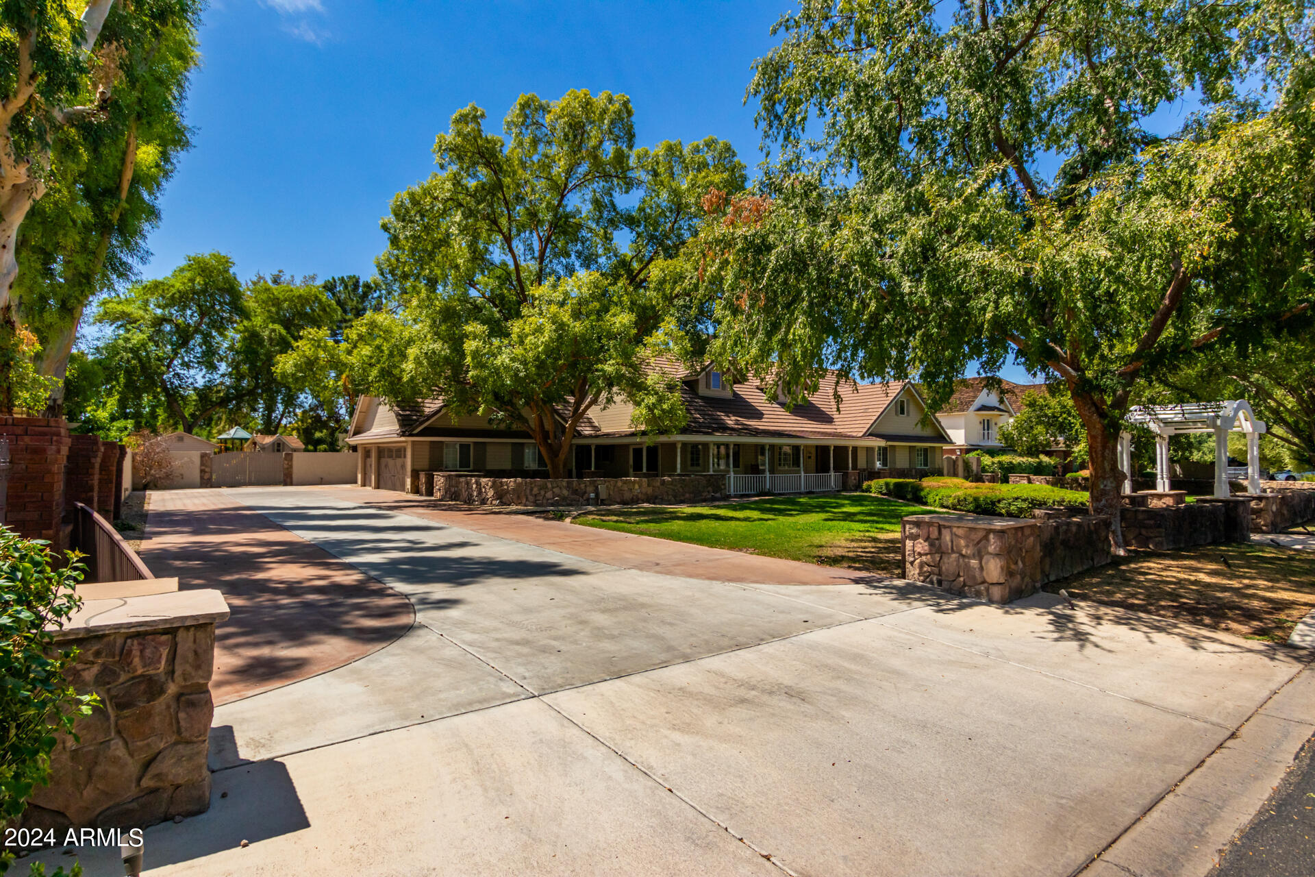 Photo 4 of 59 of 701 E ENCINAS Avenue house