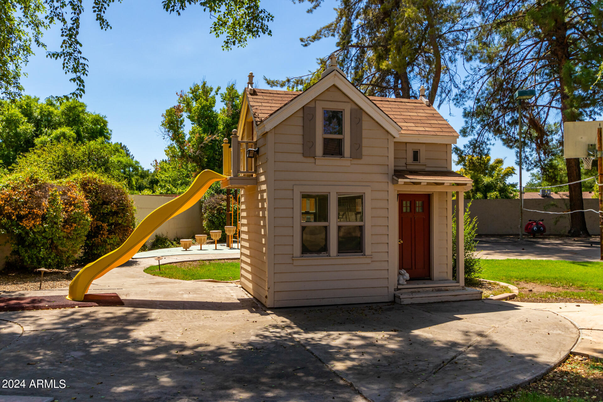 Photo 58 of 59 of 701 E ENCINAS Avenue house