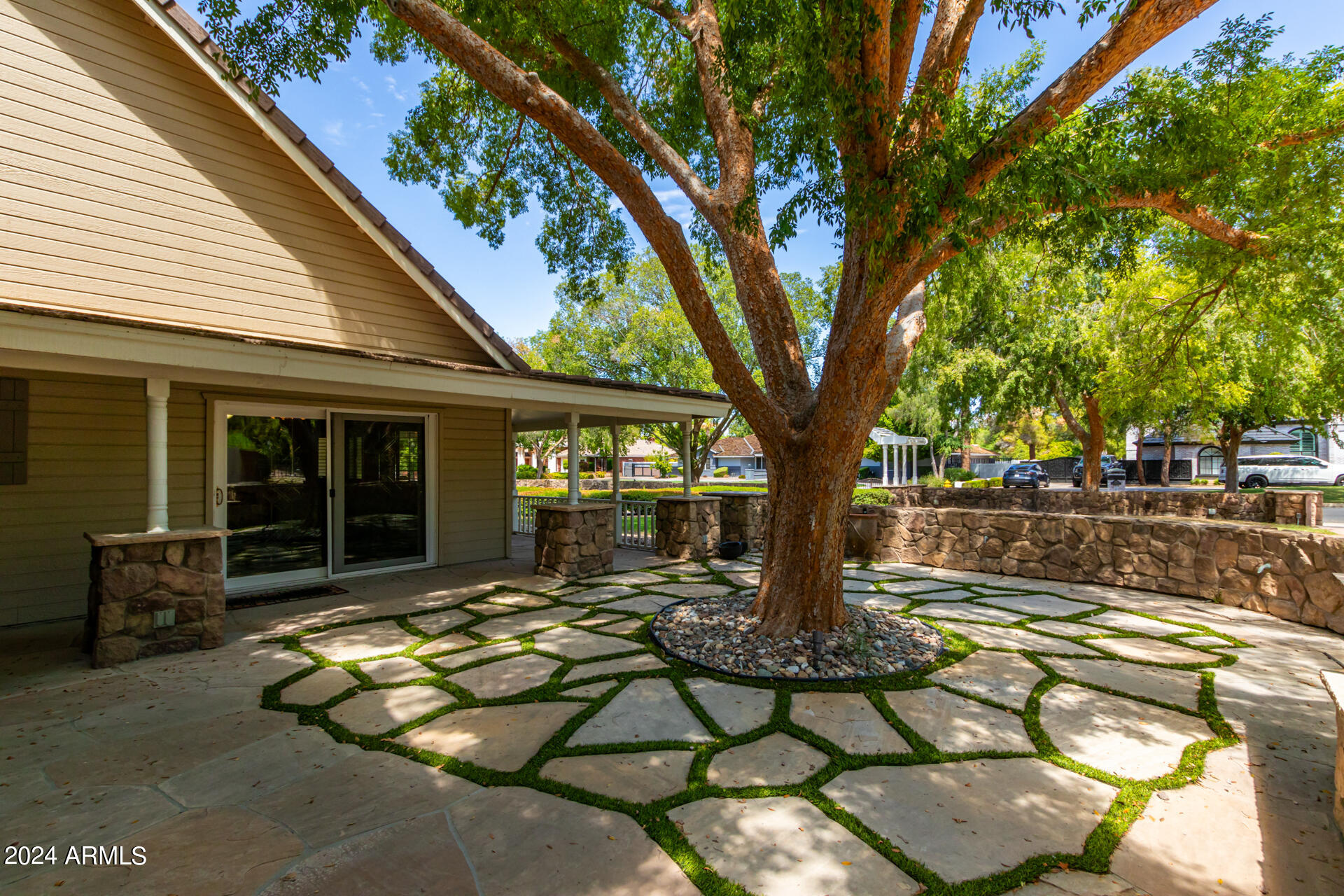 Photo 9 of 59 of 701 E ENCINAS Avenue house