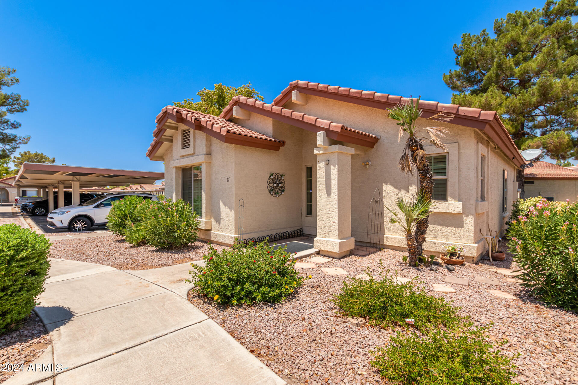 Photo 3 of 43 of 1120 N VAL VISTA Drive 77 townhome