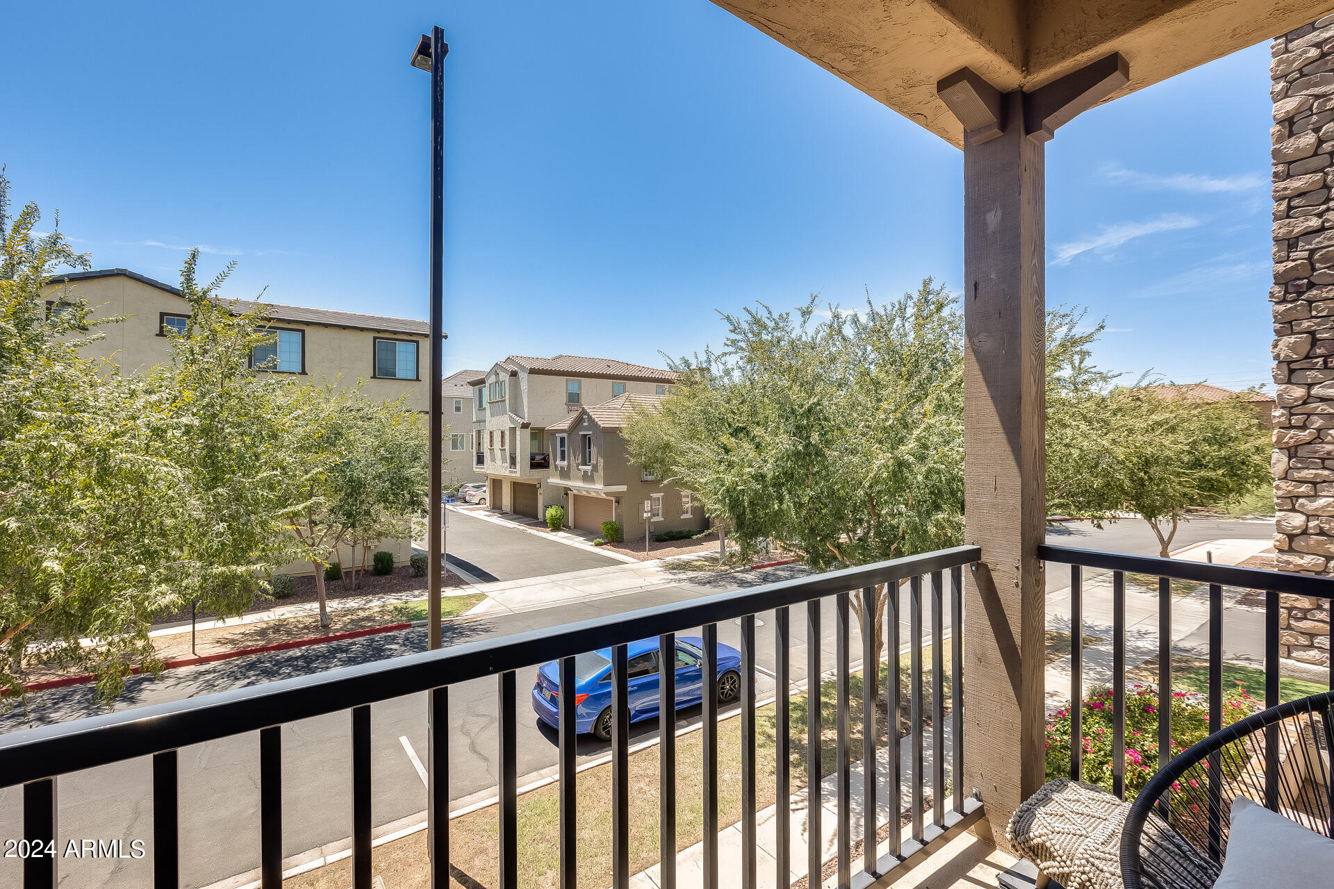 Photo 5 of 43 of 1671 E DOGWOOD Lane townhome