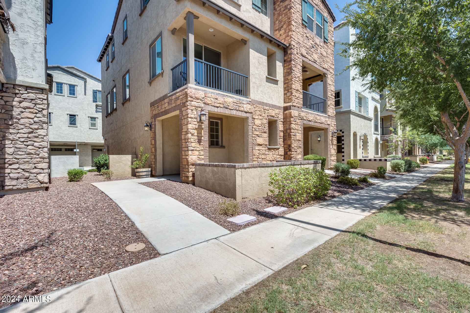 Photo 6 of 43 of 1671 E DOGWOOD Lane townhome