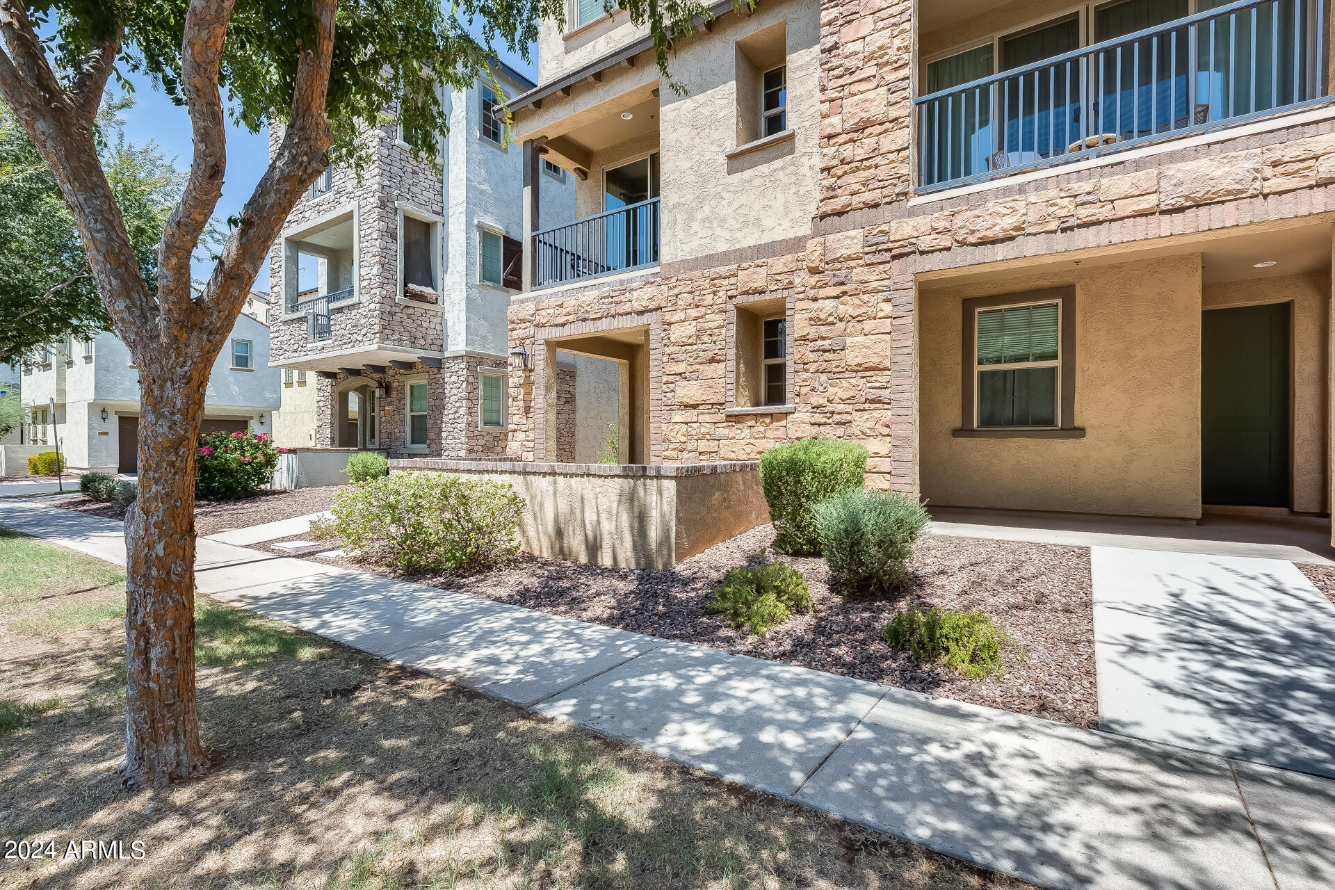 Photo 7 of 43 of 1671 E DOGWOOD Lane townhome