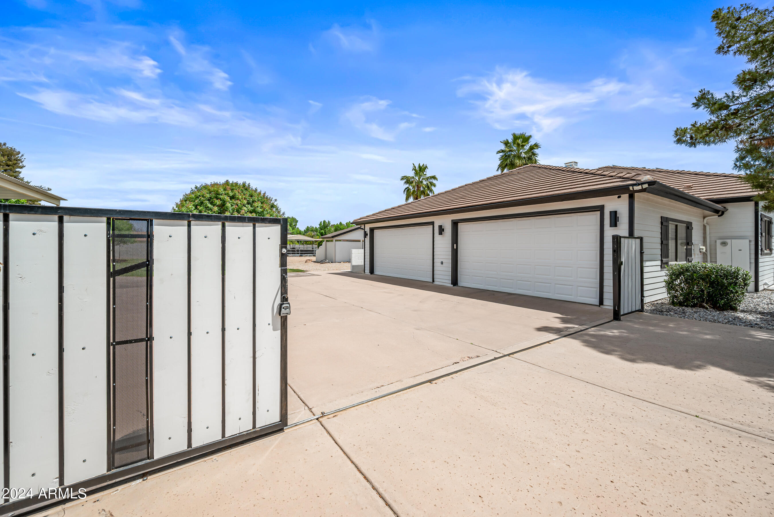 Photo 11 of 163 of 715 S CACTUS WREN Street house