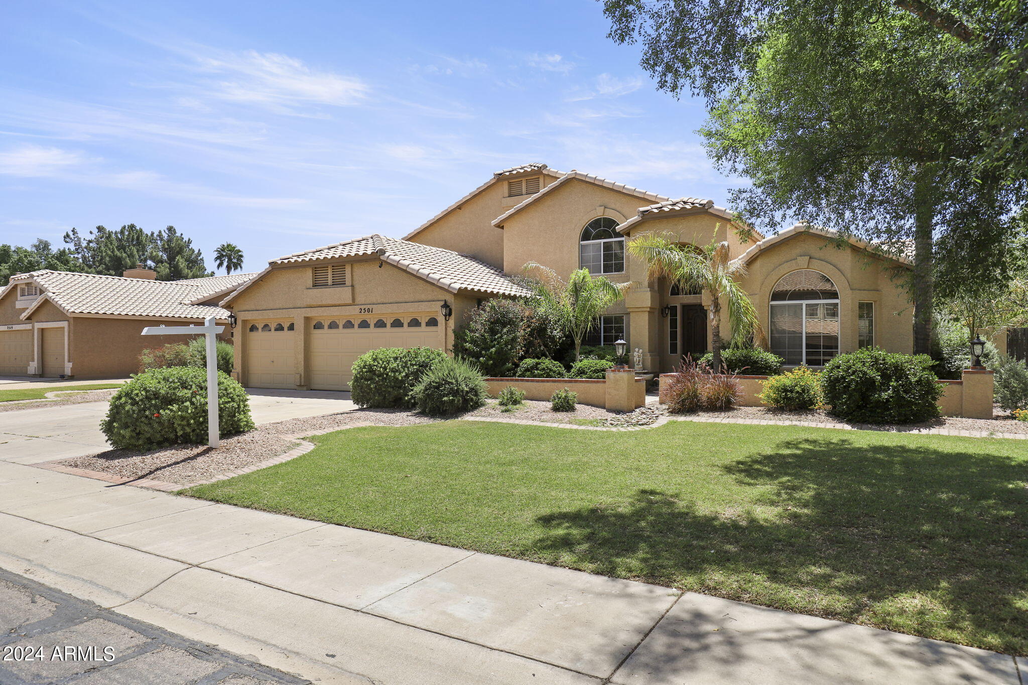 Photo 3 of 50 of 2501 E ENCINAS Avenue house