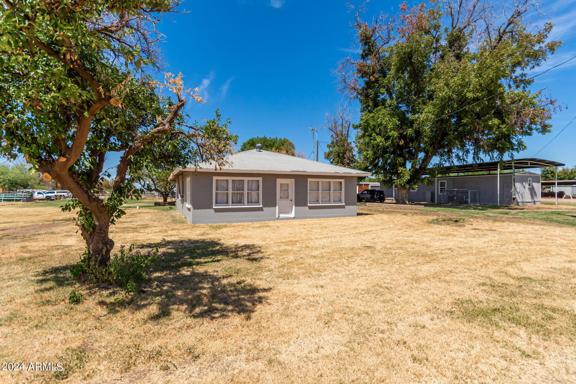 Photo 3 of 69 of 7934 W ORANGEWOOD Avenue house