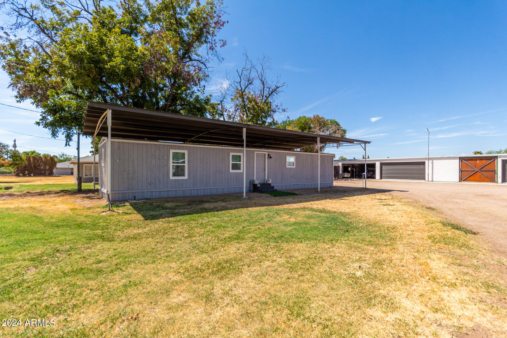 Photo 33 of 69 of 7934 W ORANGEWOOD Avenue house