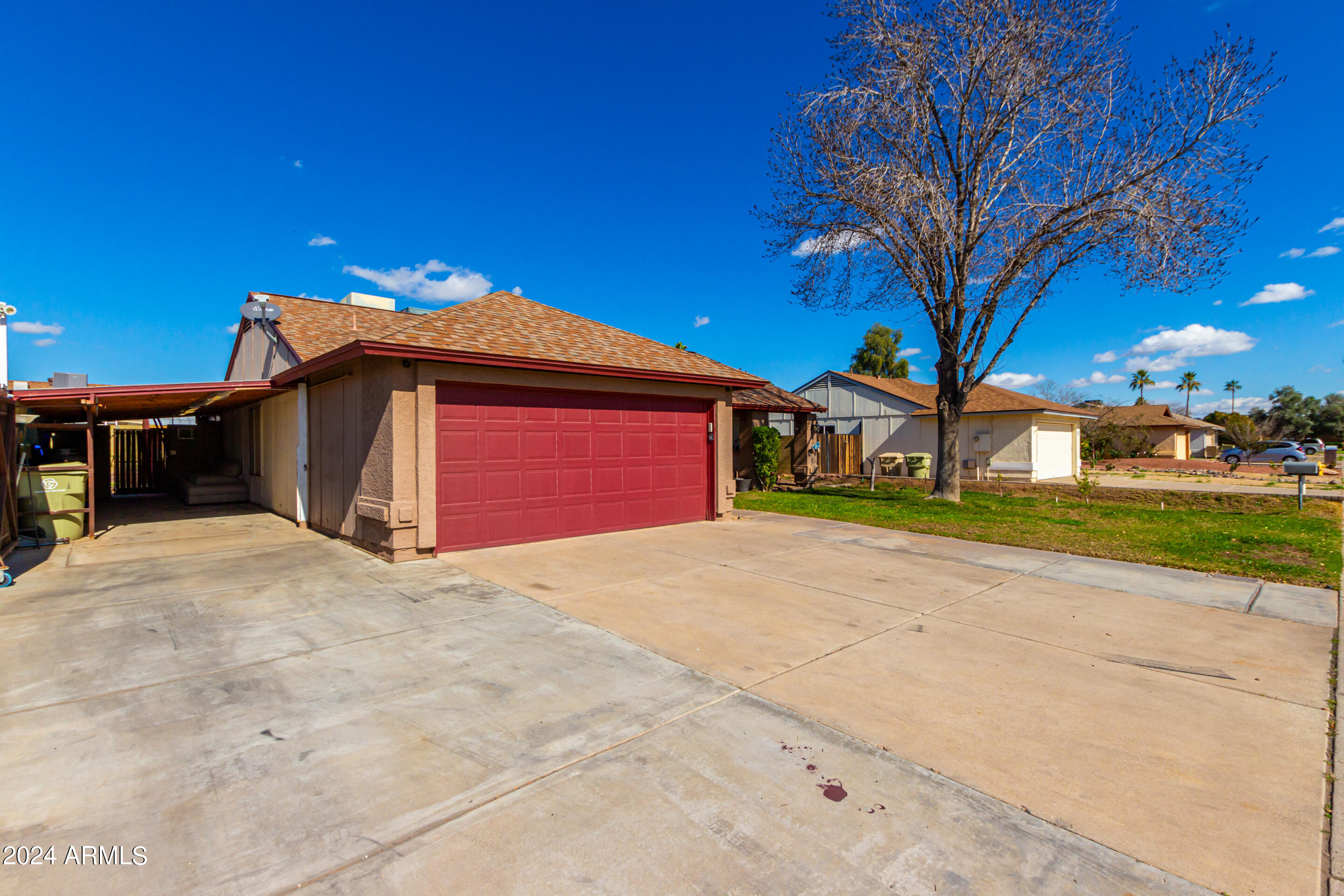 Photo 2 of 36 of 6608 W DESERT COVE Avenue house