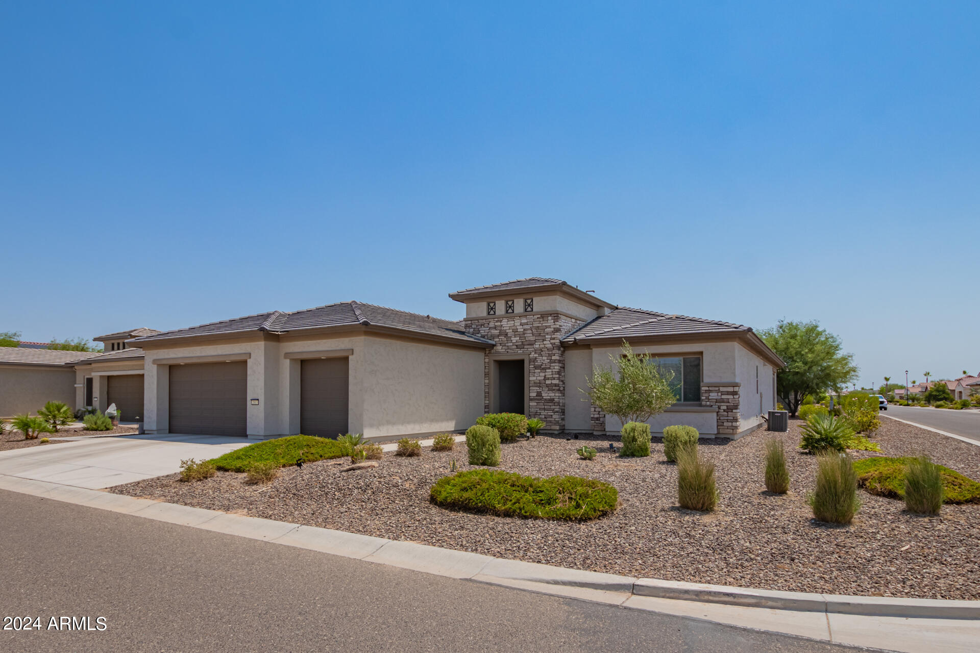 Photo 4 of 53 of 2813 N 168TH Avenue house