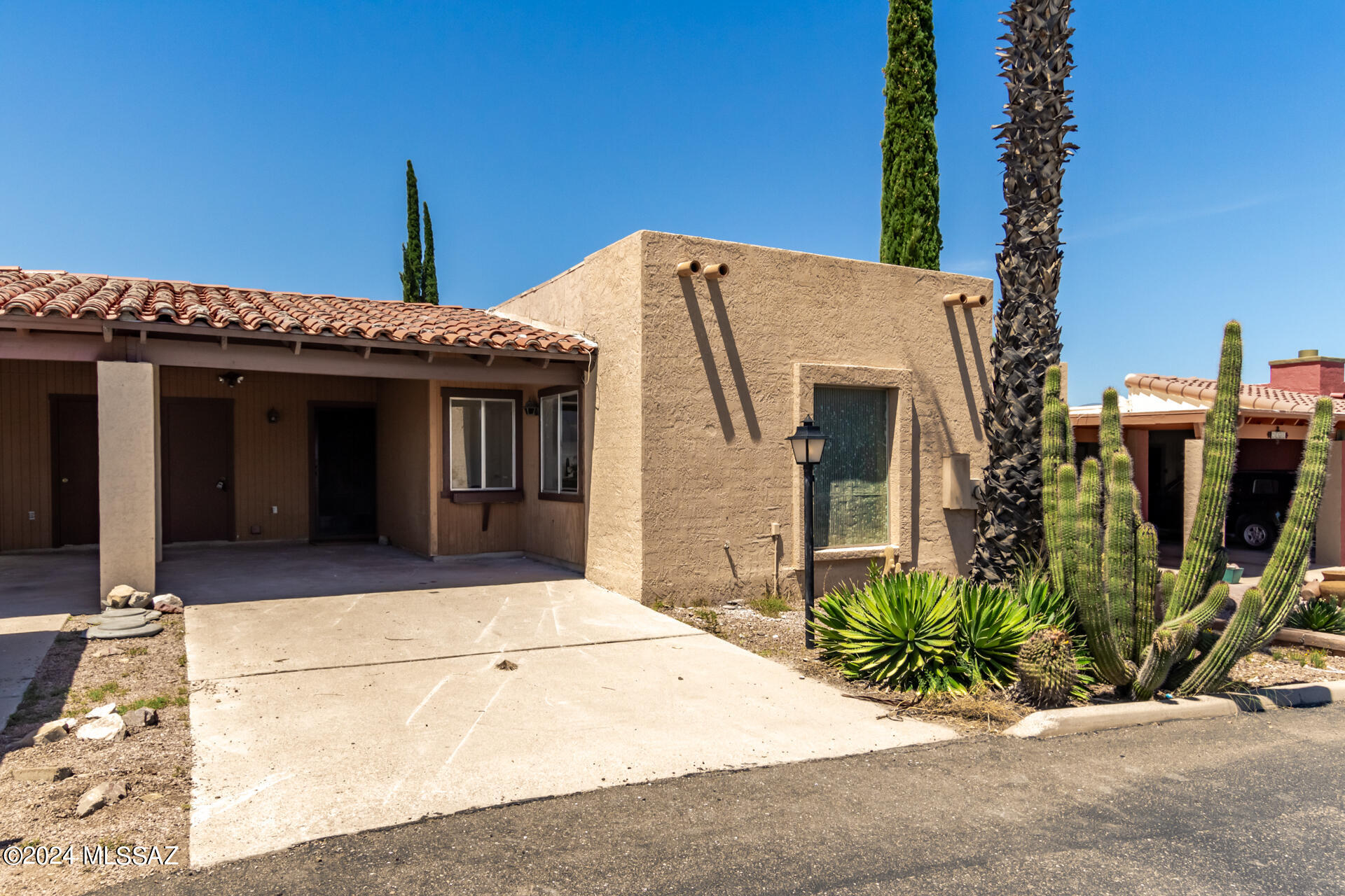 Photo 2 of 28 of 2840 S Calle Mancha townhome