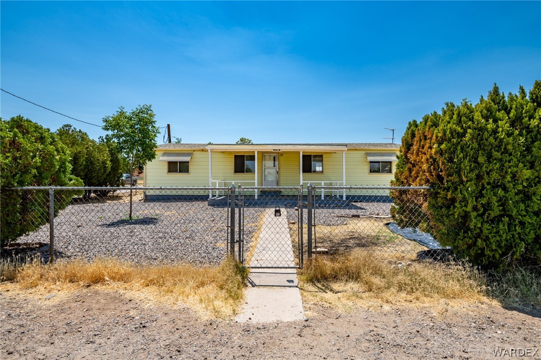 Photo 3 of 31 of 4215 N Roosevelt Street mobile home