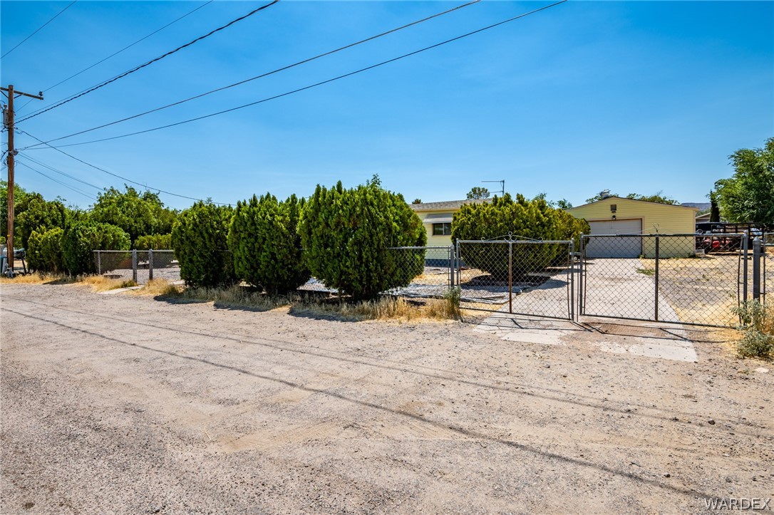 Photo 4 of 31 of 4215 N Roosevelt Street mobile home