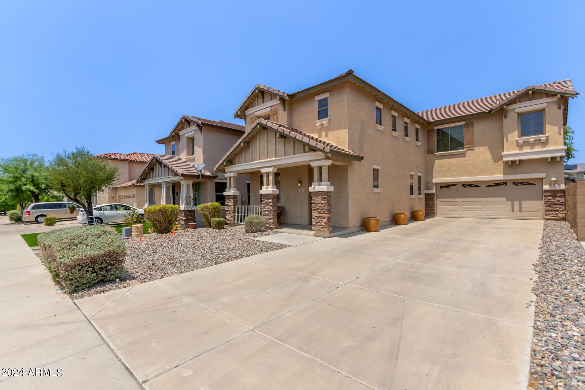 Photo 3 of 40 of 4014 W DESERT Drive house