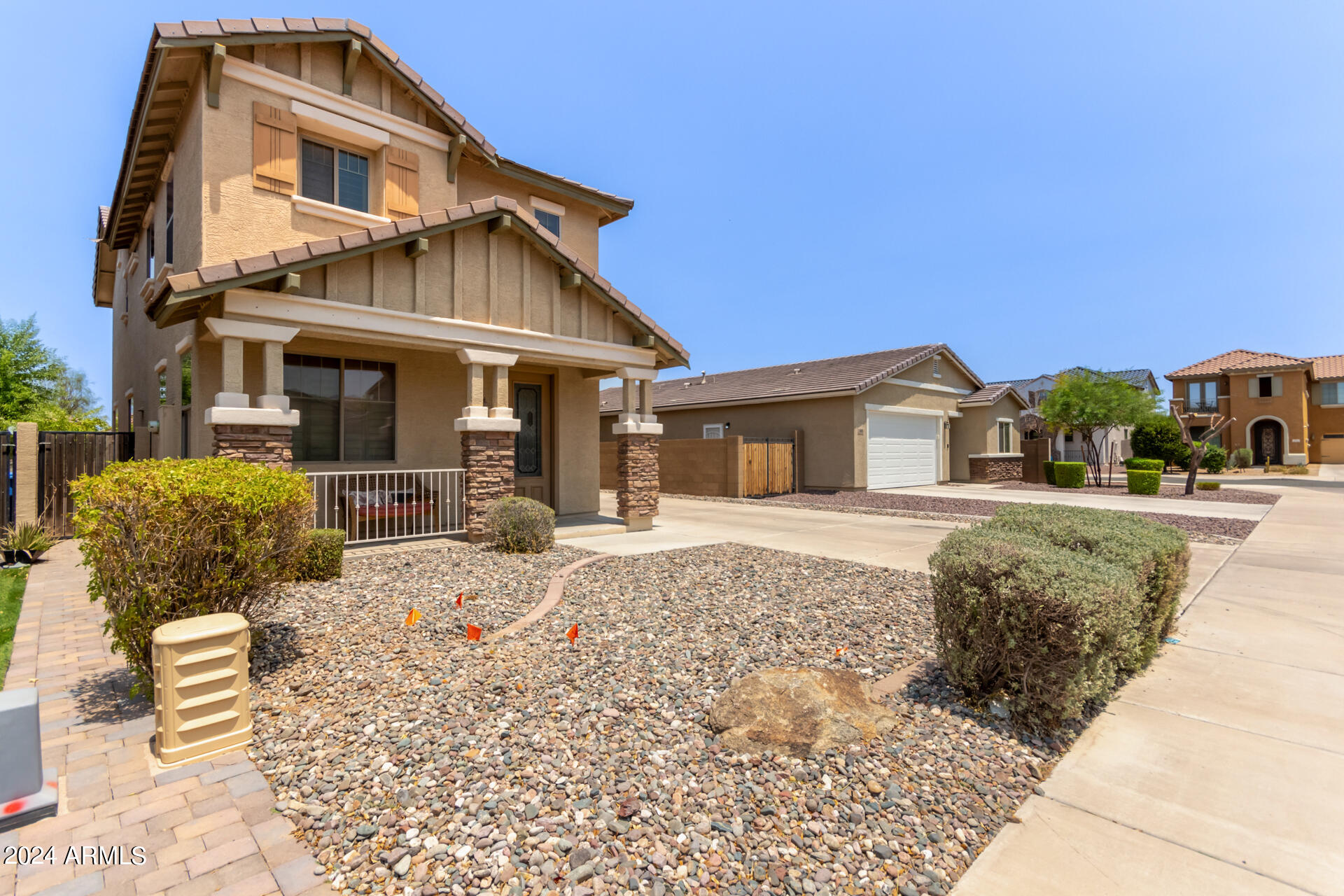 Photo 5 of 40 of 4014 W DESERT Drive house