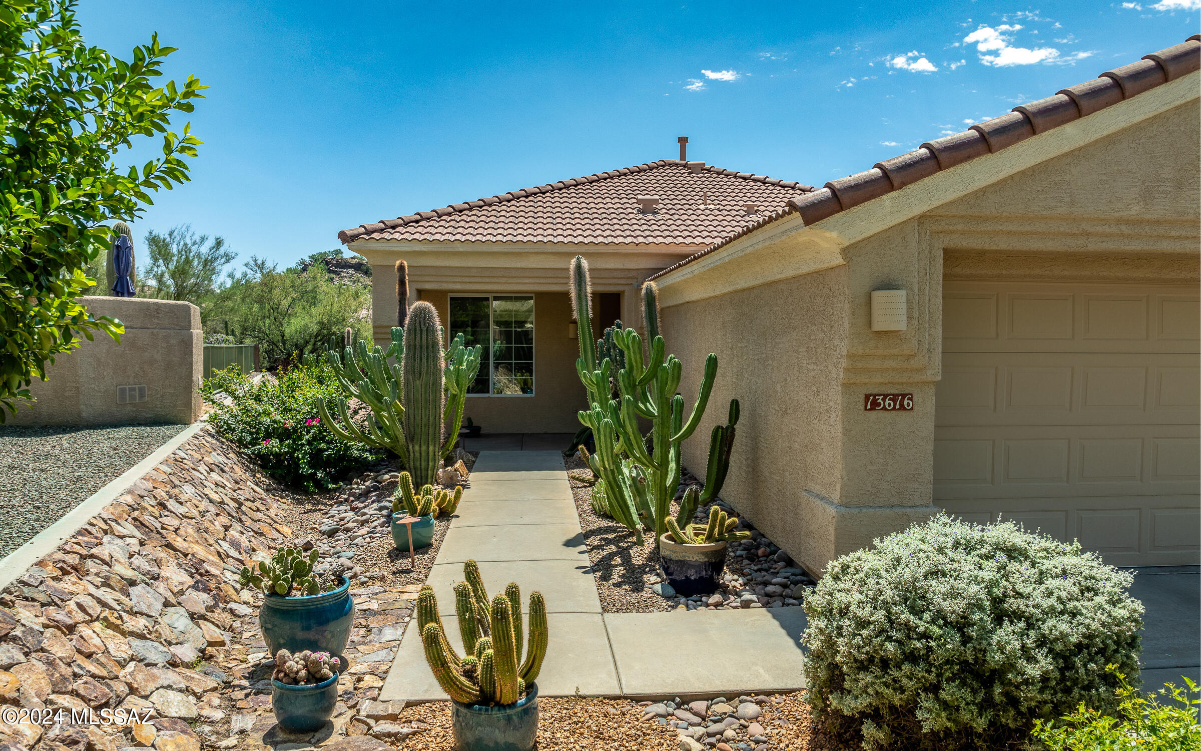 Photo 4 of 44 of 13616 N Gold Cholla Place house