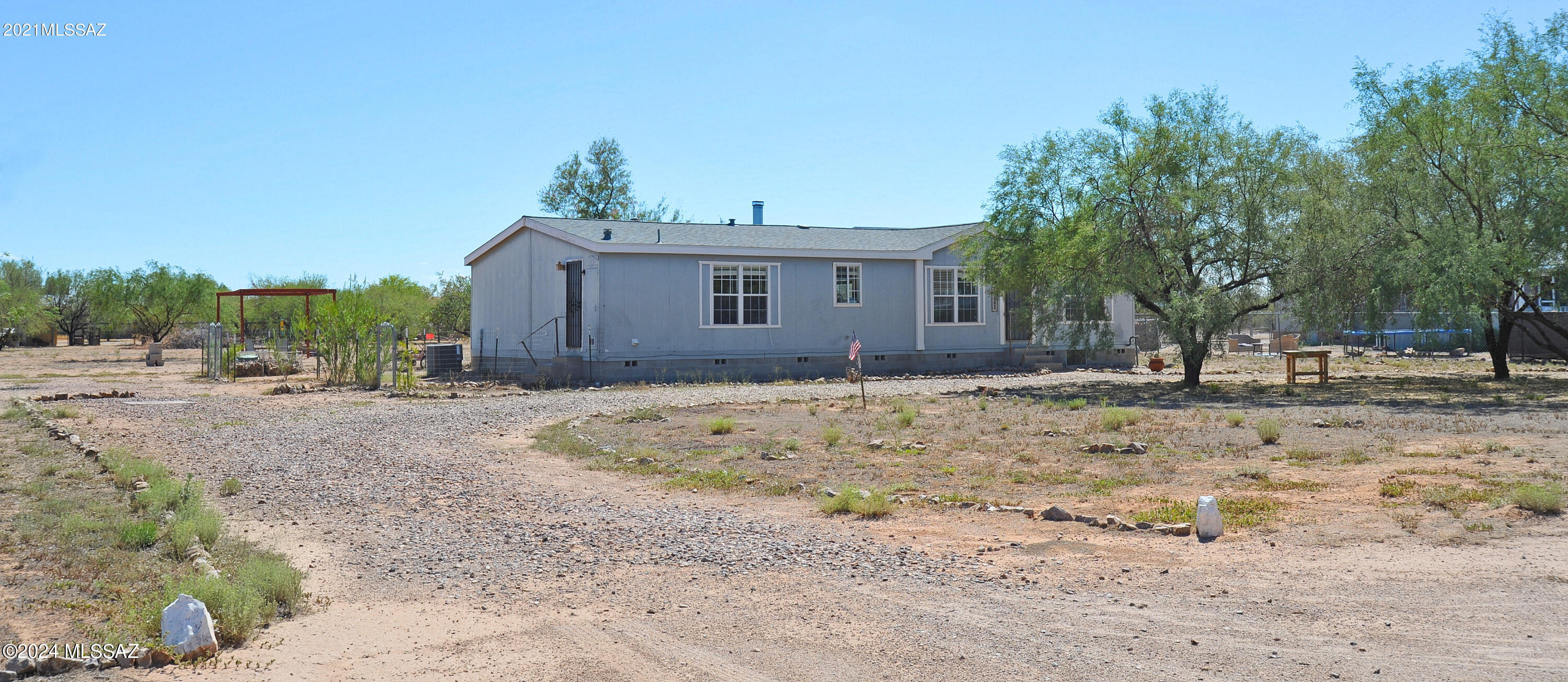 Photo 3 of 37 of 16941 W Whitewing Way mobile home