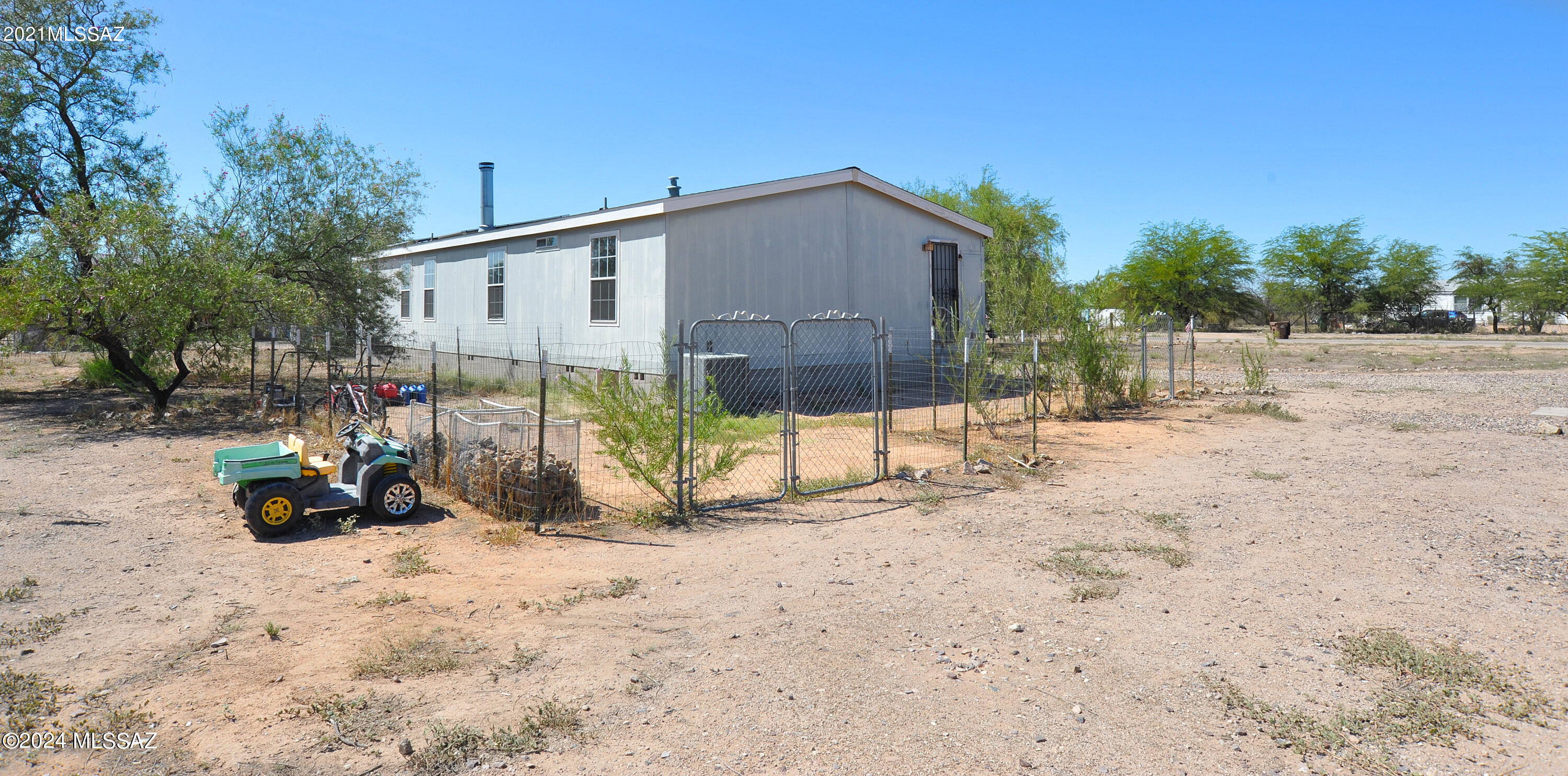 Photo 33 of 37 of 16941 W Whitewing Way mobile home