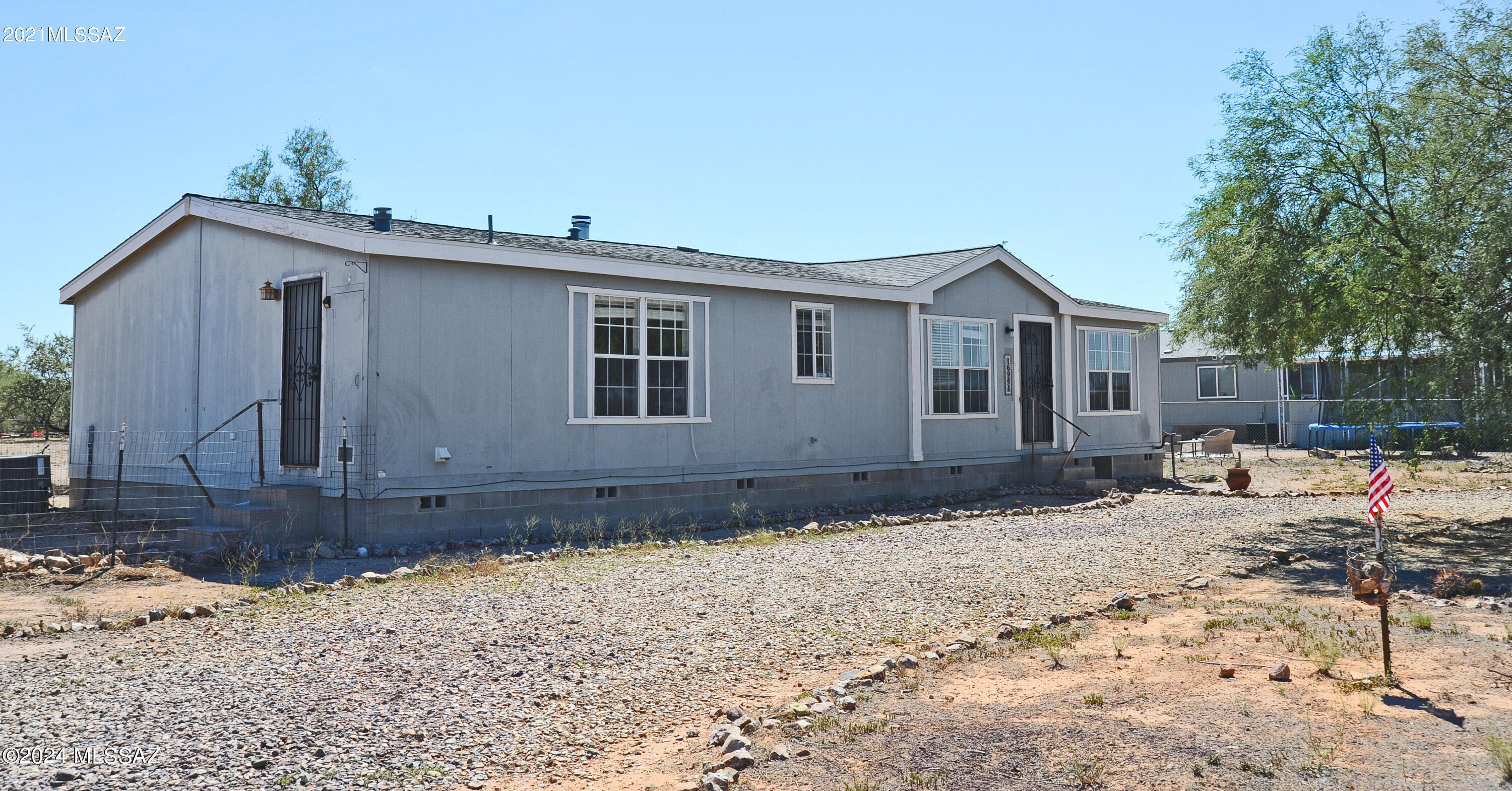 Photo 6 of 37 of 16941 W Whitewing Way mobile home