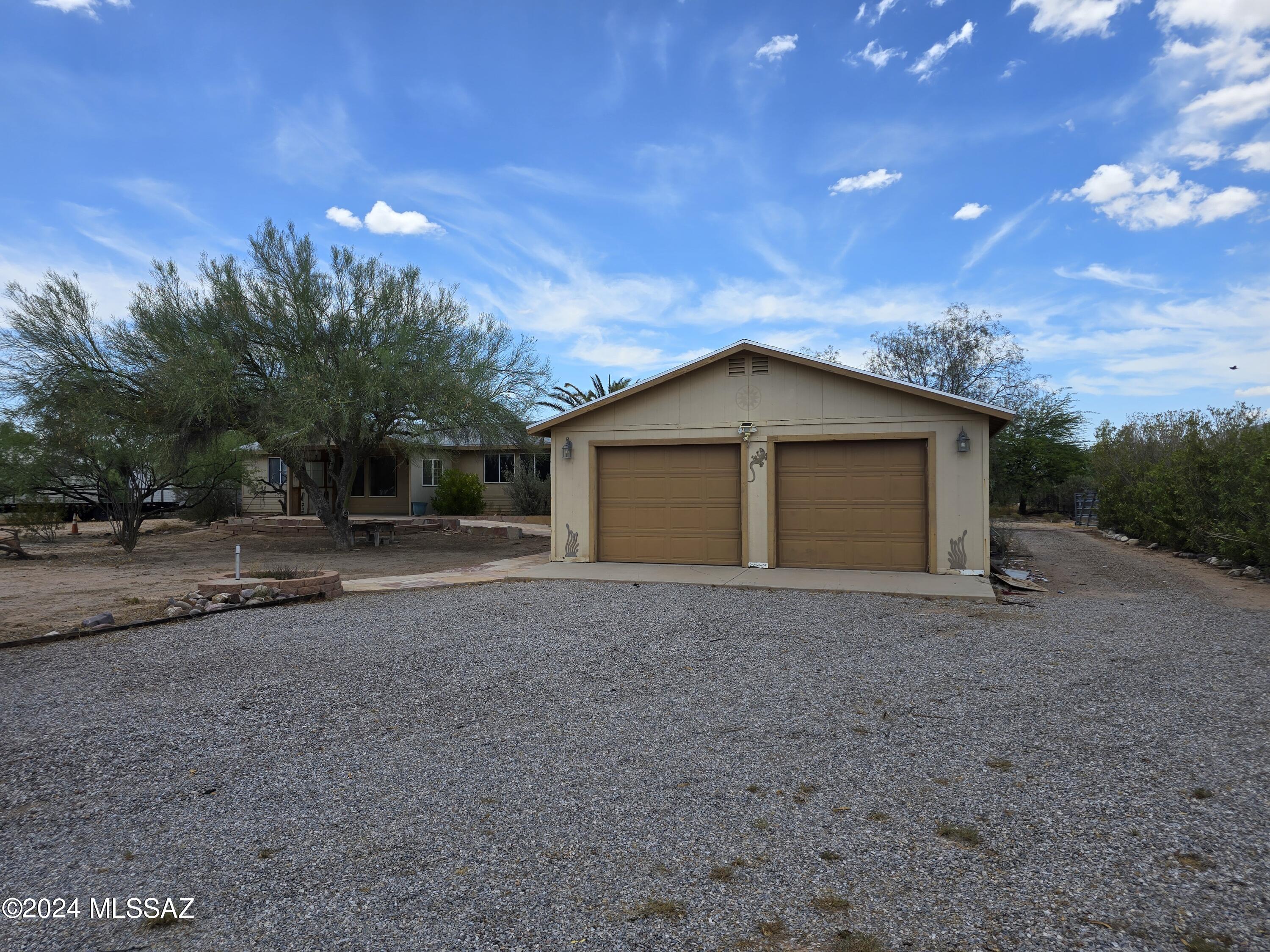 Photo 9 of 37 of 16940 W Falcon Lane mobile home