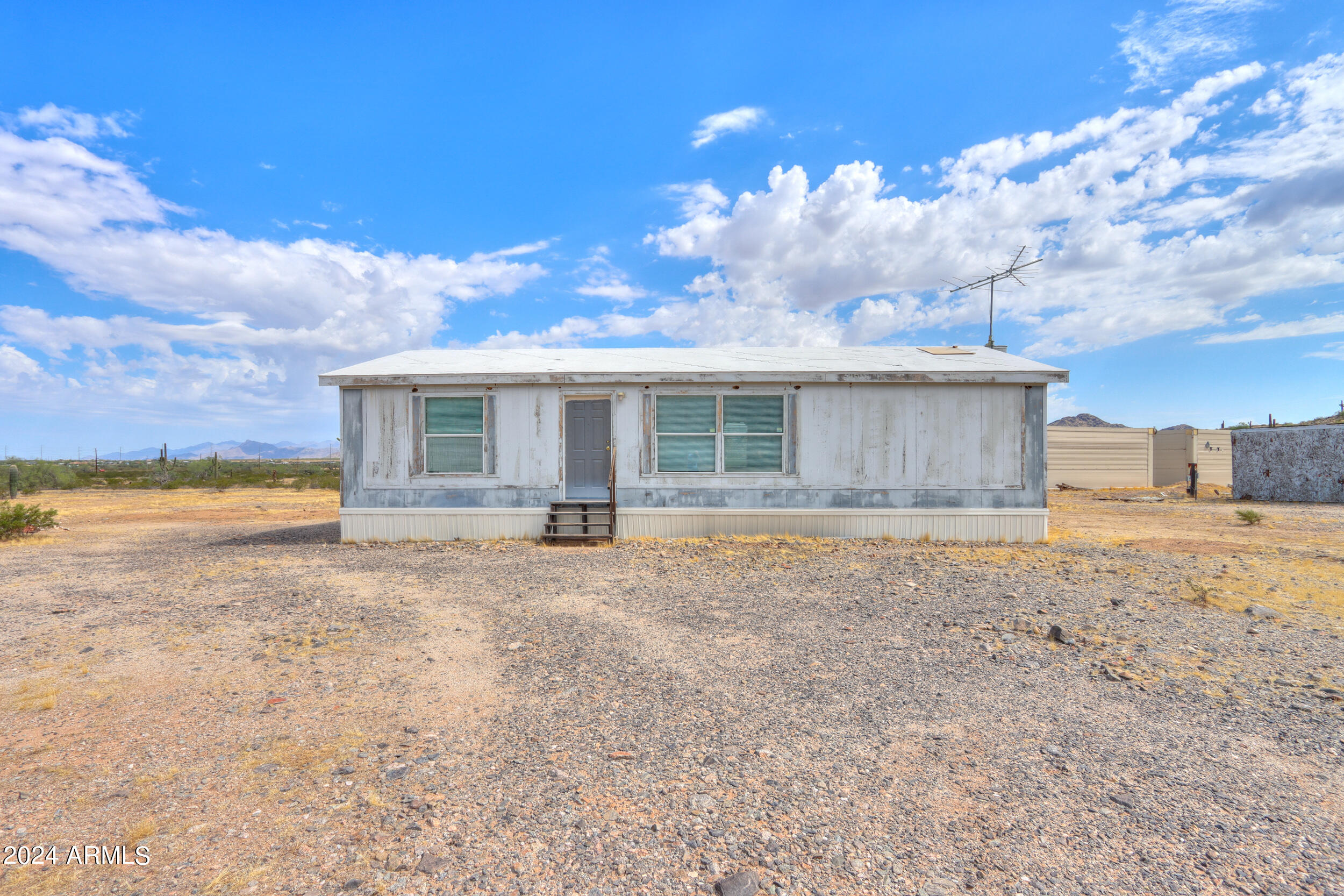 Photo 10 of 33 of 10285 N REGGAE Road mobile home