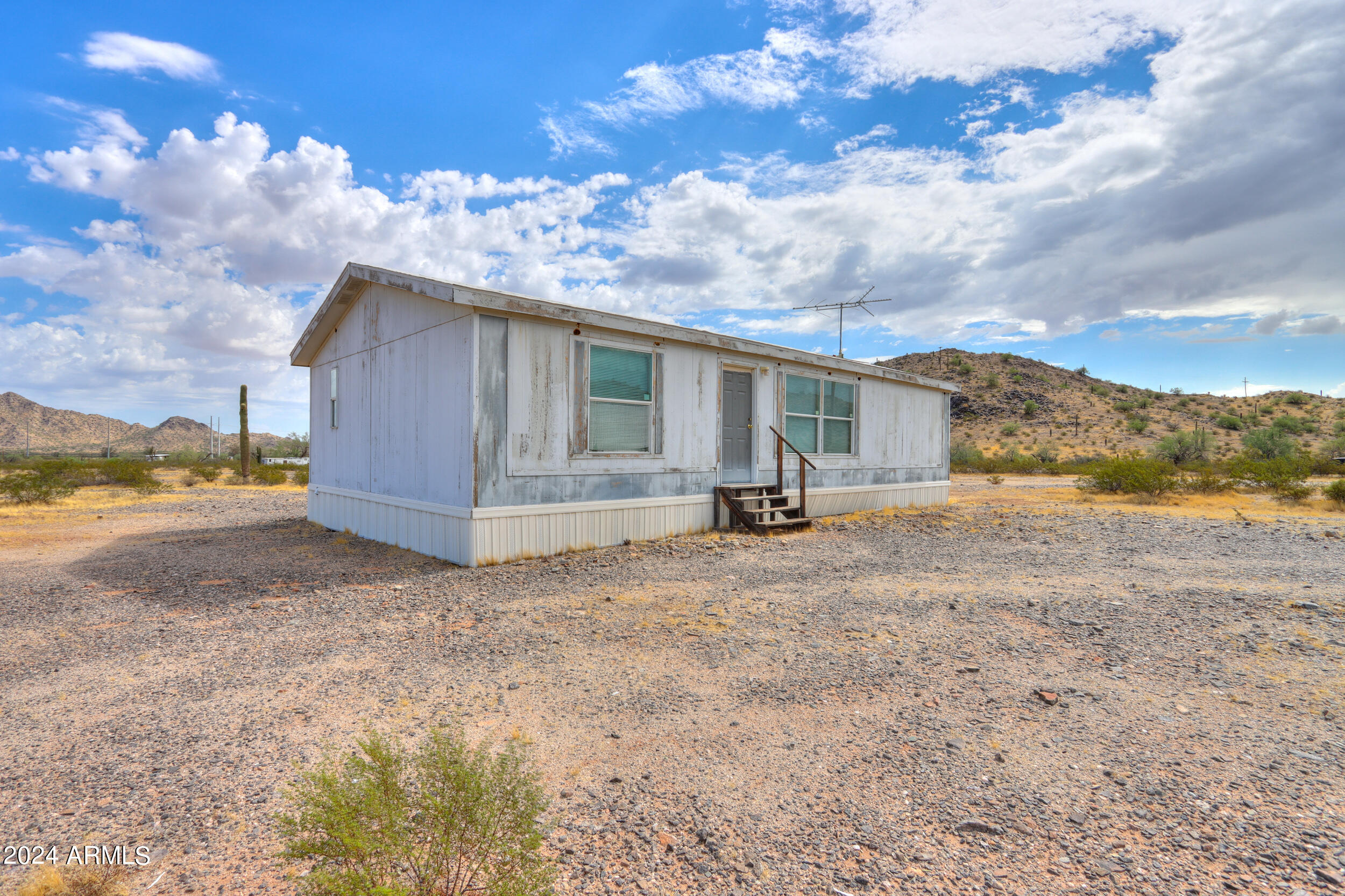 Photo 11 of 33 of 10285 N REGGAE Road mobile home