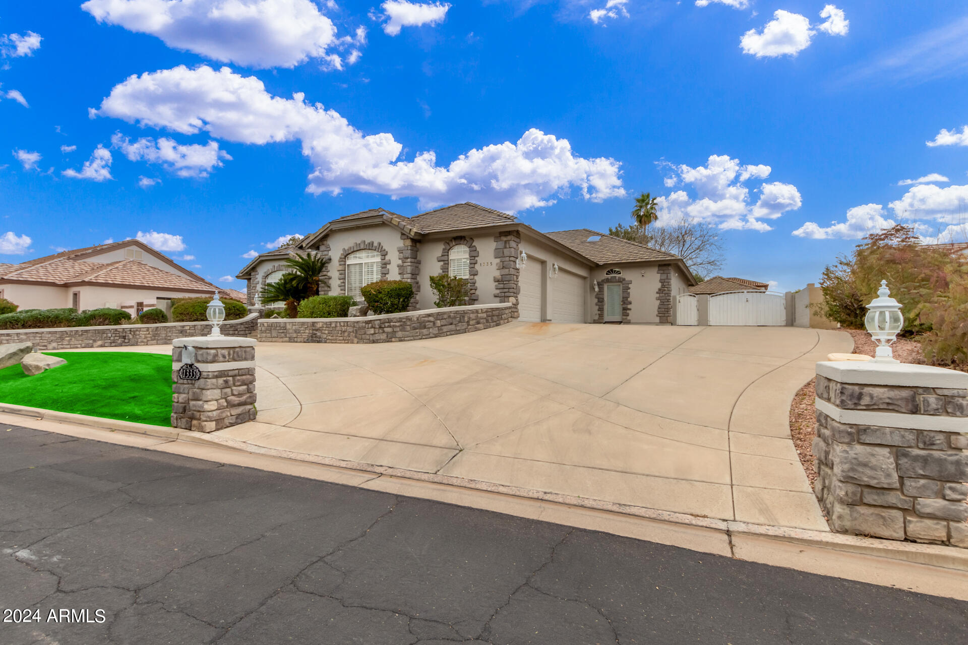 Photo 3 of 77 of 1335 E ANASAZI Street house