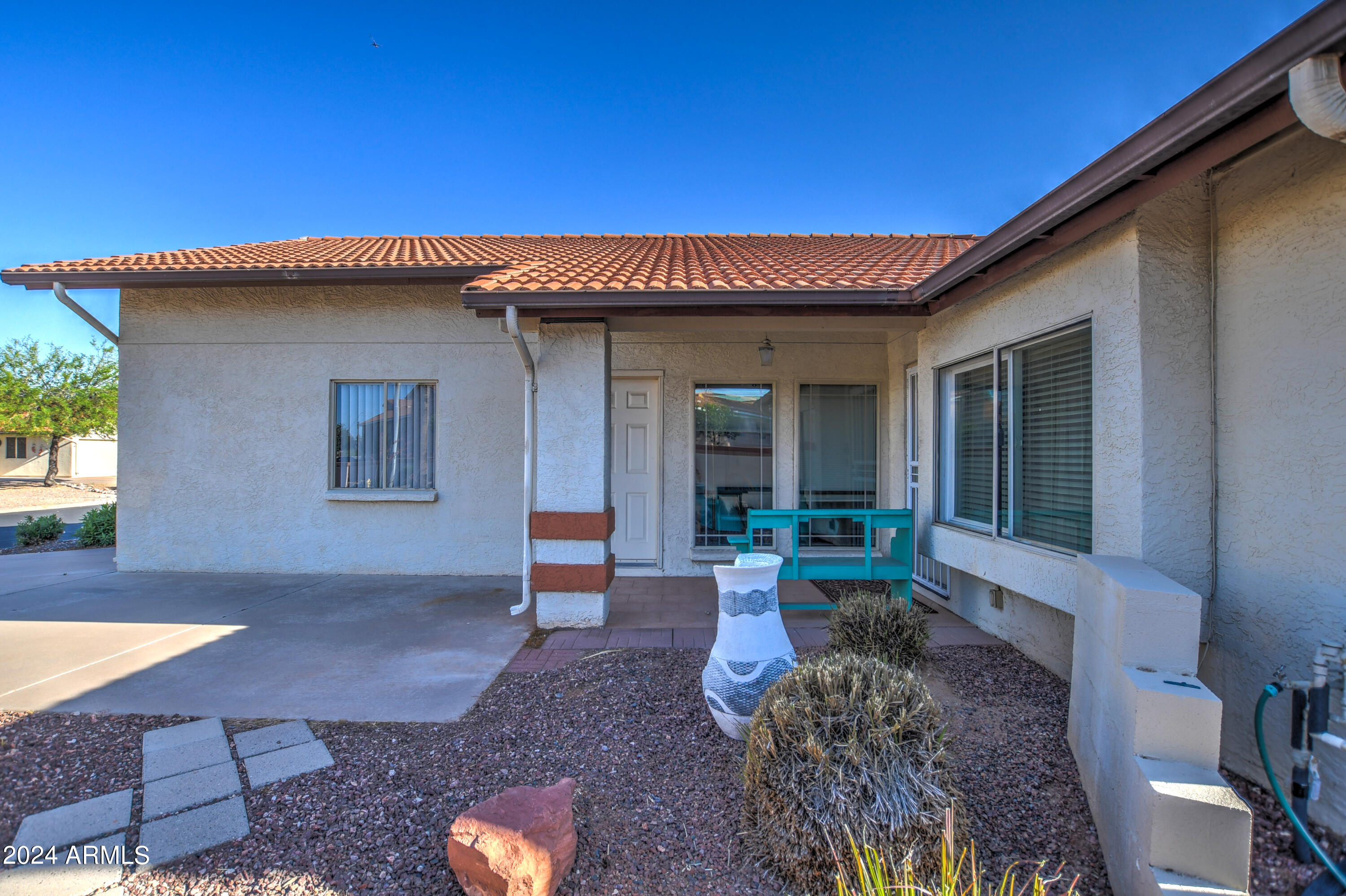 Photo 4 of 26 of 542 S HIGLEY Road 111 townhome