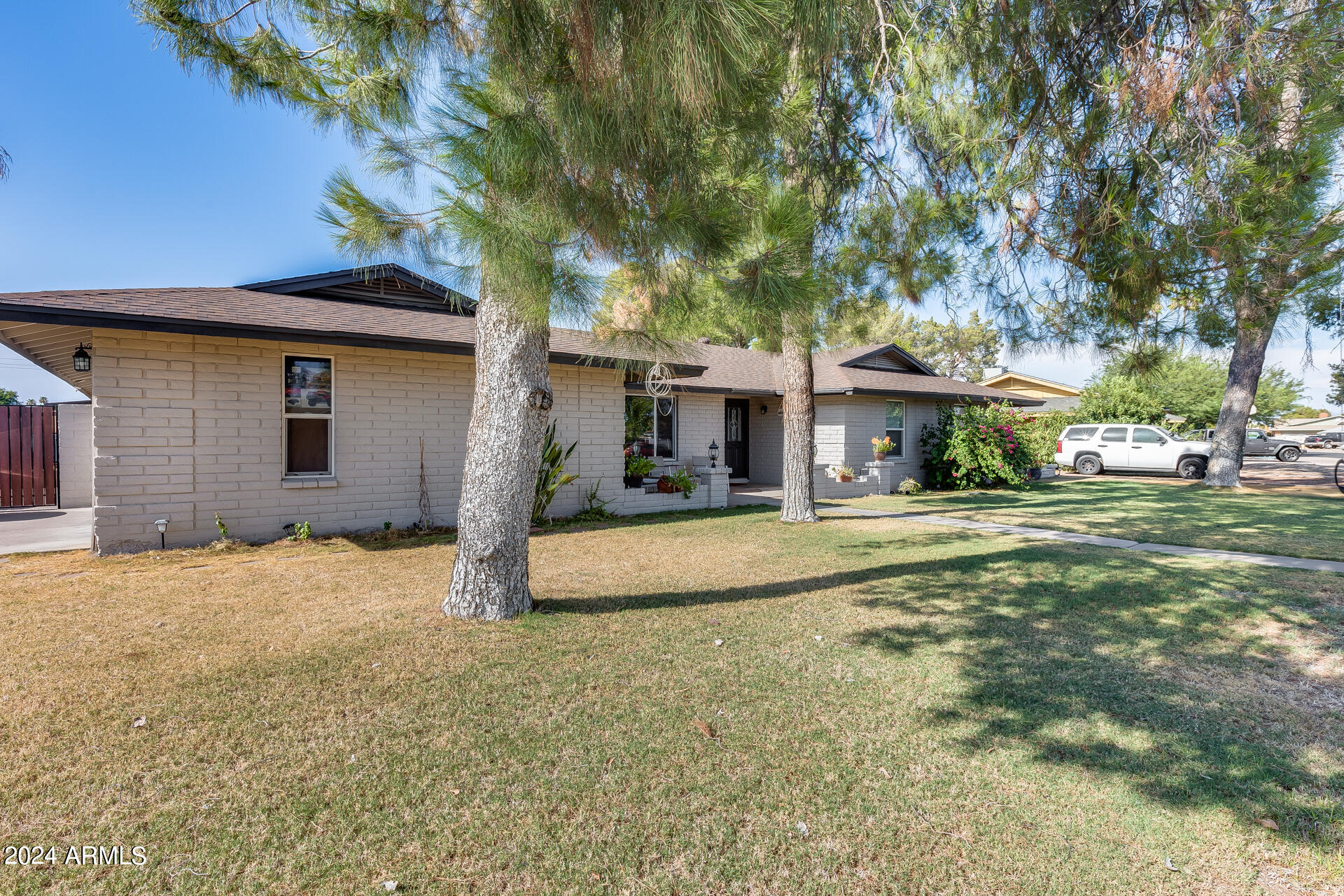 Photo 7 of 41 of 1456 E GARNET Avenue house