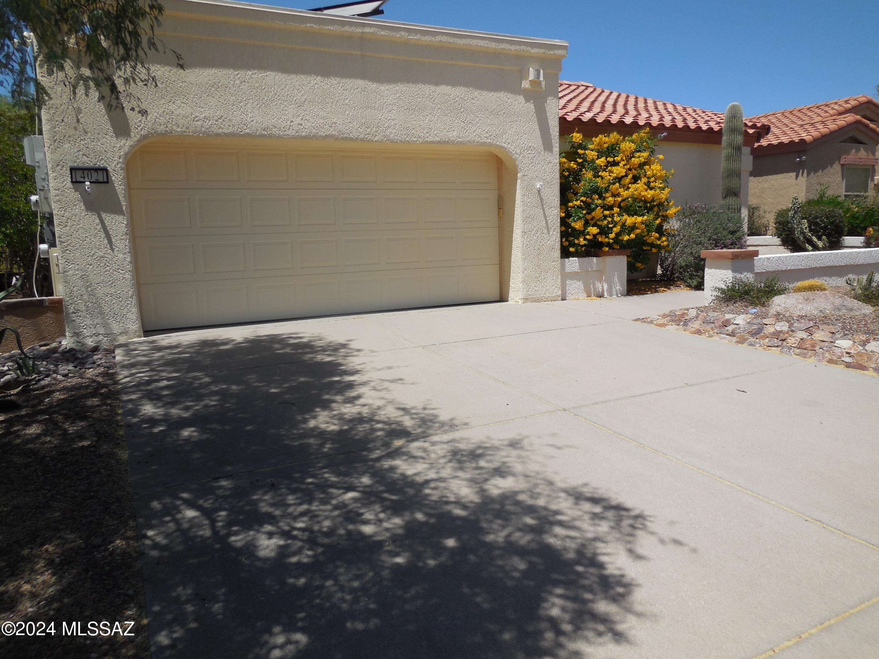 Photo 2 of 25 of 14021 N Desert Butte Drive house