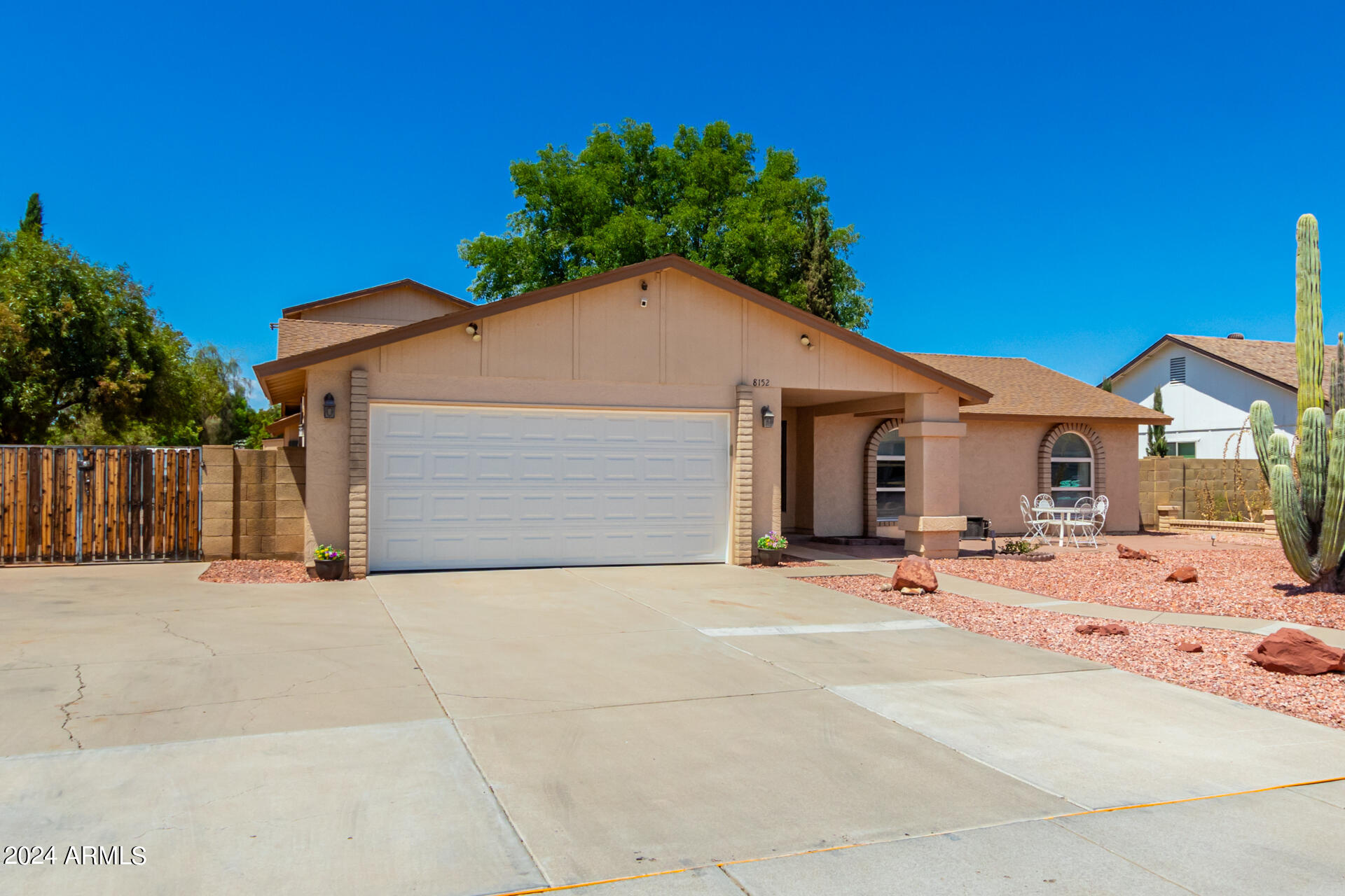 Photo 4 of 38 of 8152 W ASTER Drive house