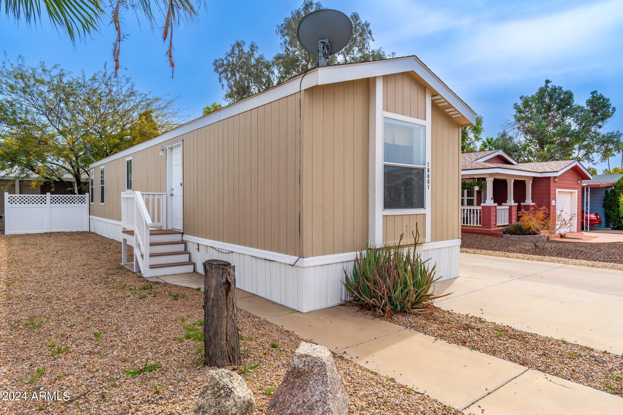 Photo 2 of 28 of 18001 N 16TH Way mobile home