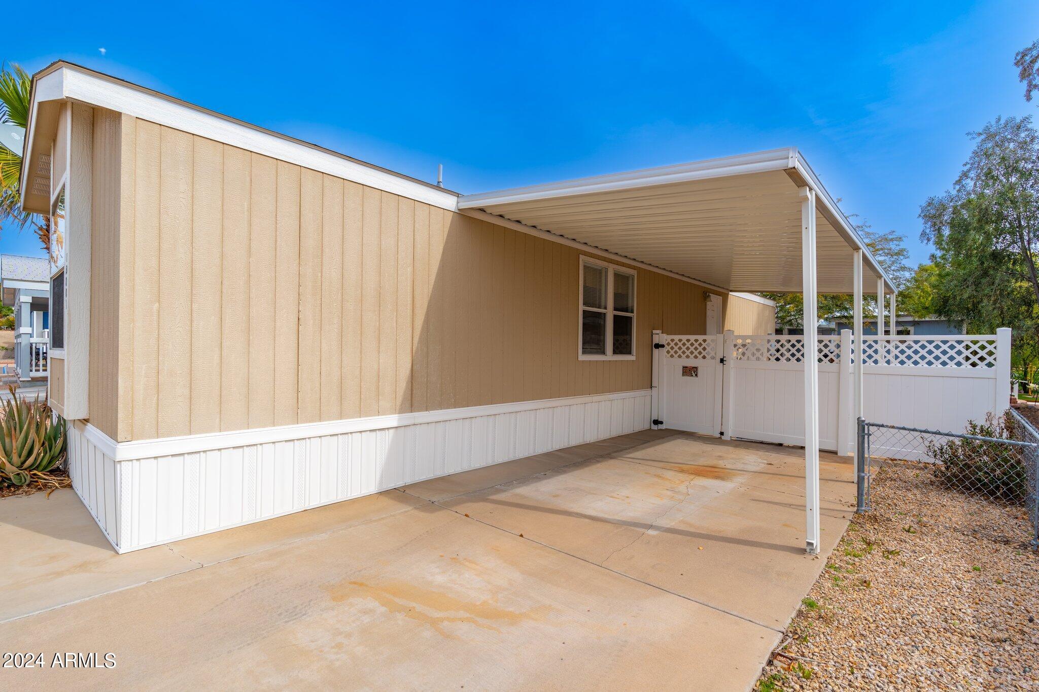 Photo 4 of 28 of 18001 N 16TH Way mobile home