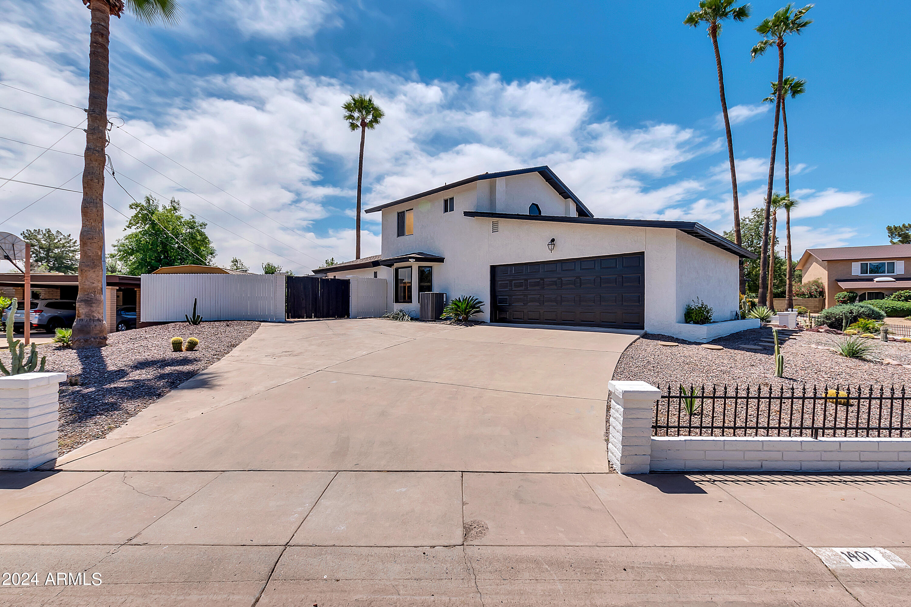 Photo 6 of 50 of 1401 W OCOTILLO Road house