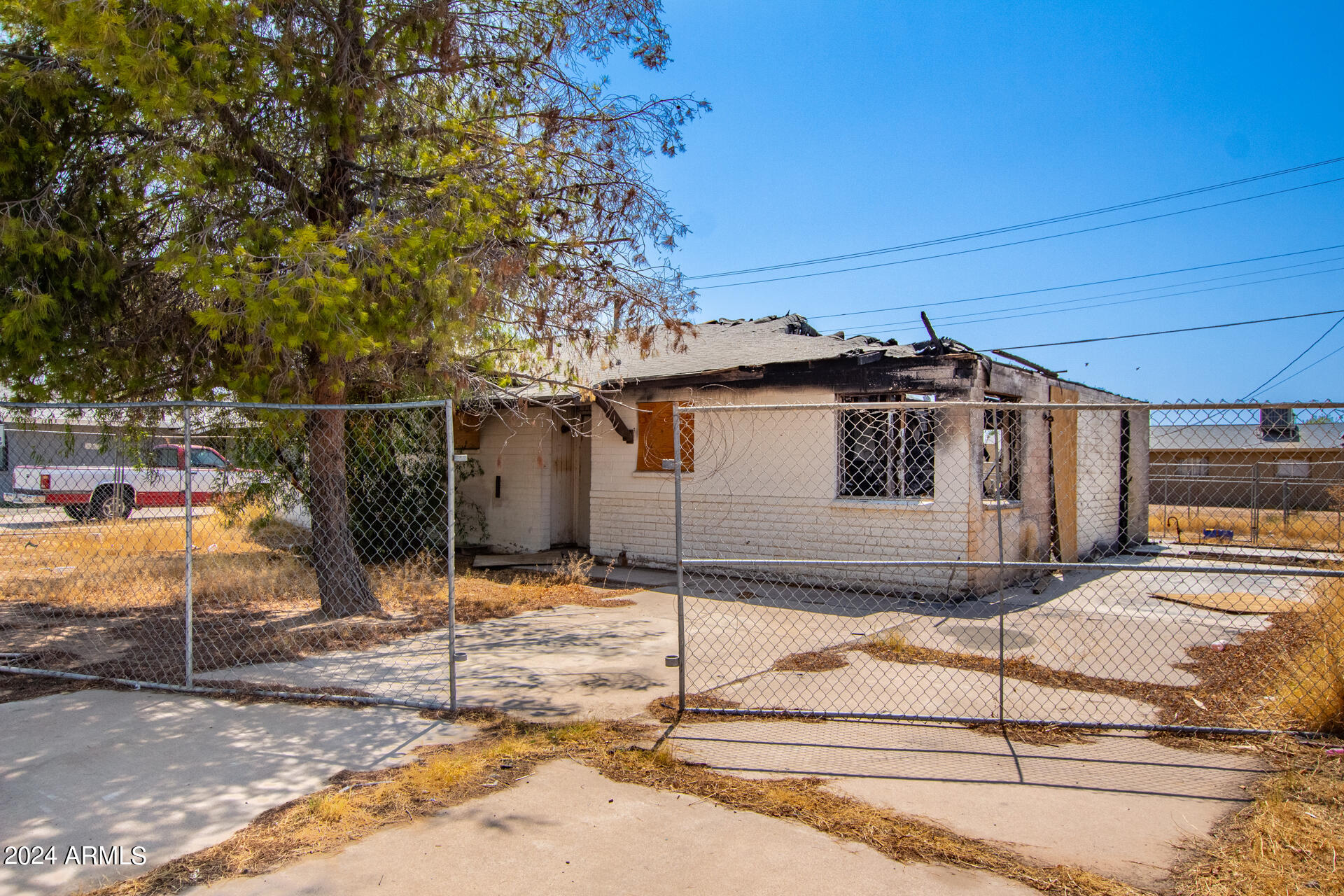 Photo 2 of 3 of 5236 S 19TH Avenue house