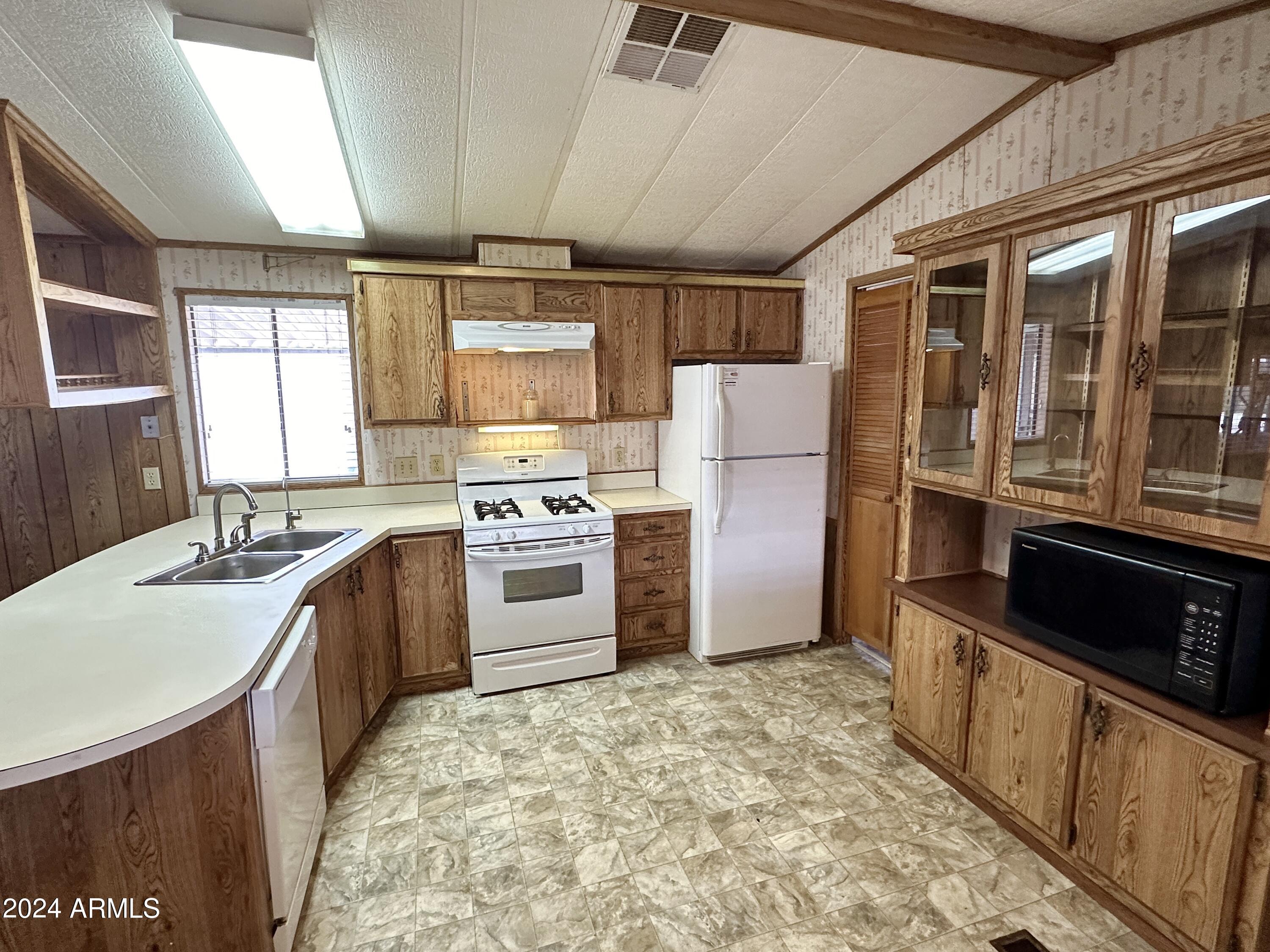 Photo 8 of 21 of 2701 E UTOPIA Road 118 mobile home