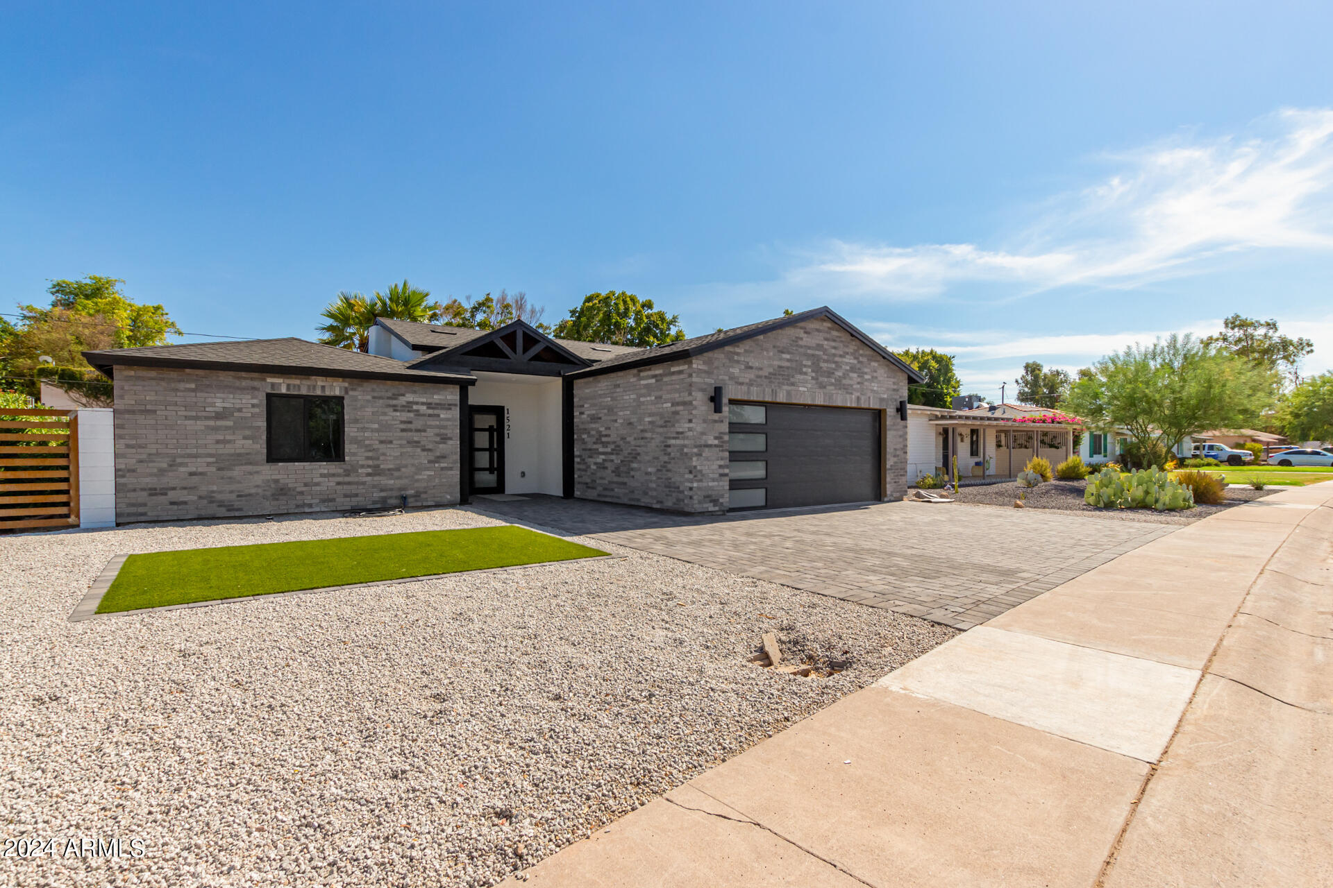 Photo 6 of 27 of 1521 E PINCHOT Avenue house