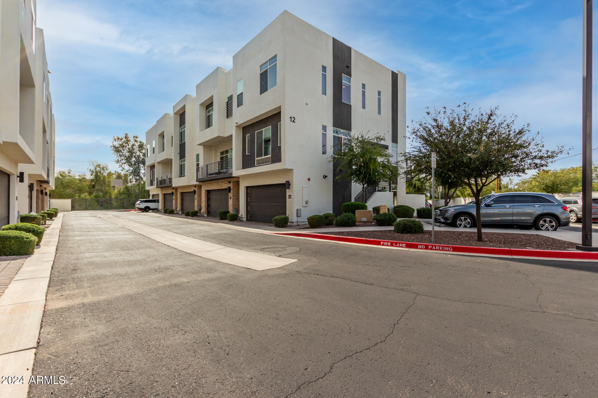 Photo 2 of 50 of 1717 E MORTEN Avenue 59 townhome