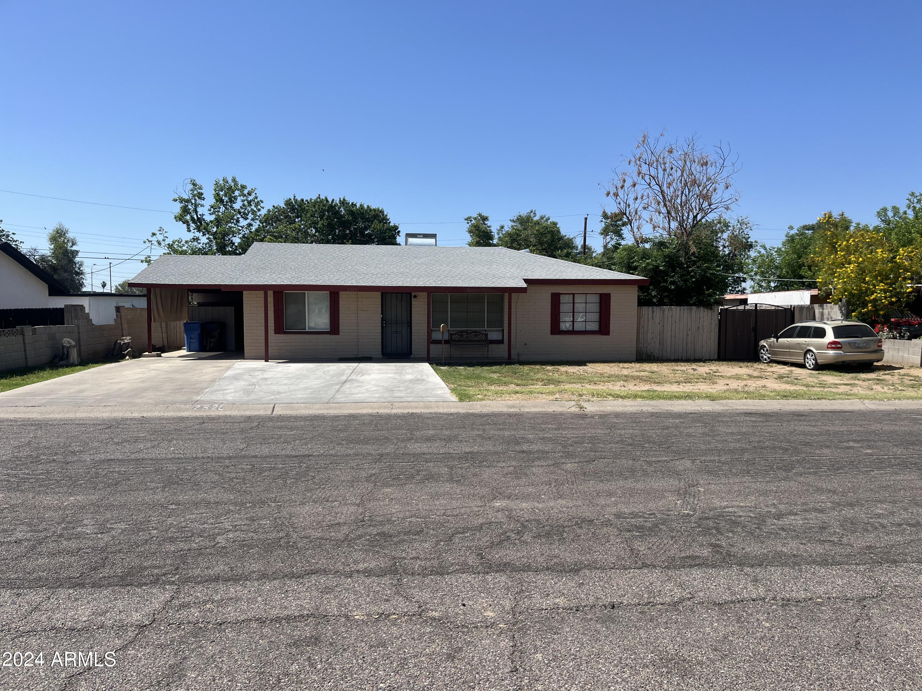 Photo 1 of 16 of 2325 W MARSHALL Avenue house