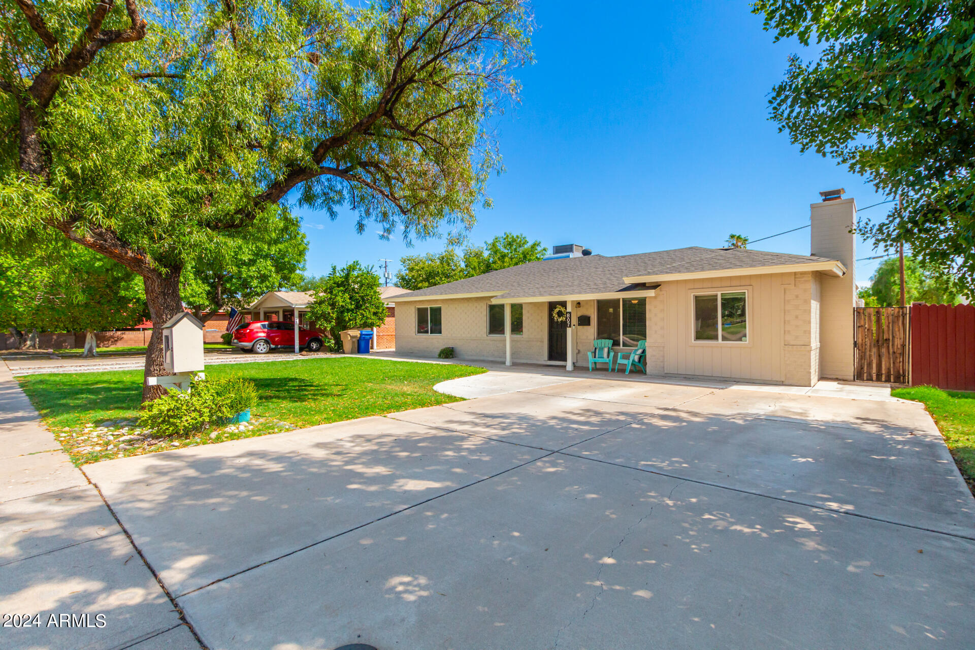 Photo 7 of 51 of 807 W San Miguel Avenue house